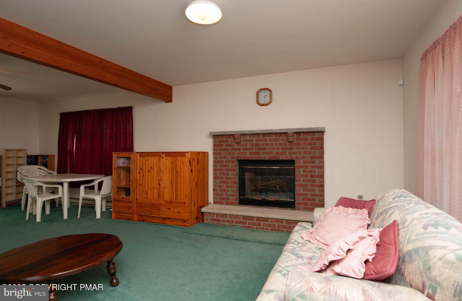 SAW CREEK ESTATES - Residential