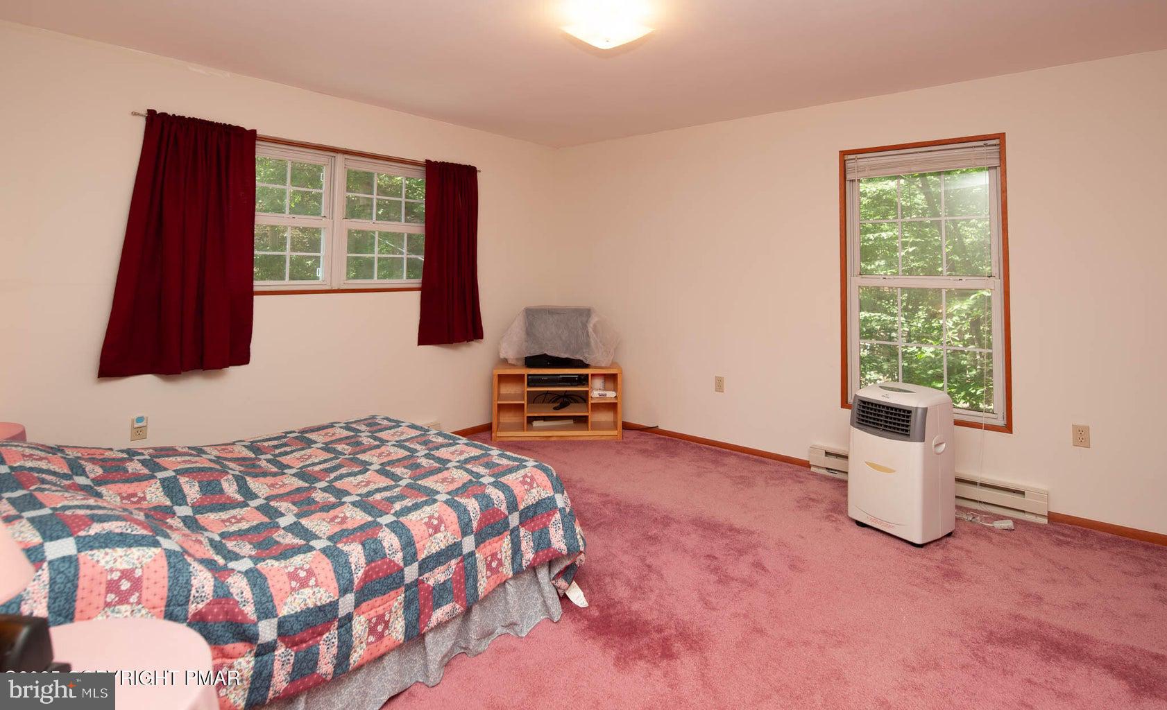 SAW CREEK ESTATES - Residential