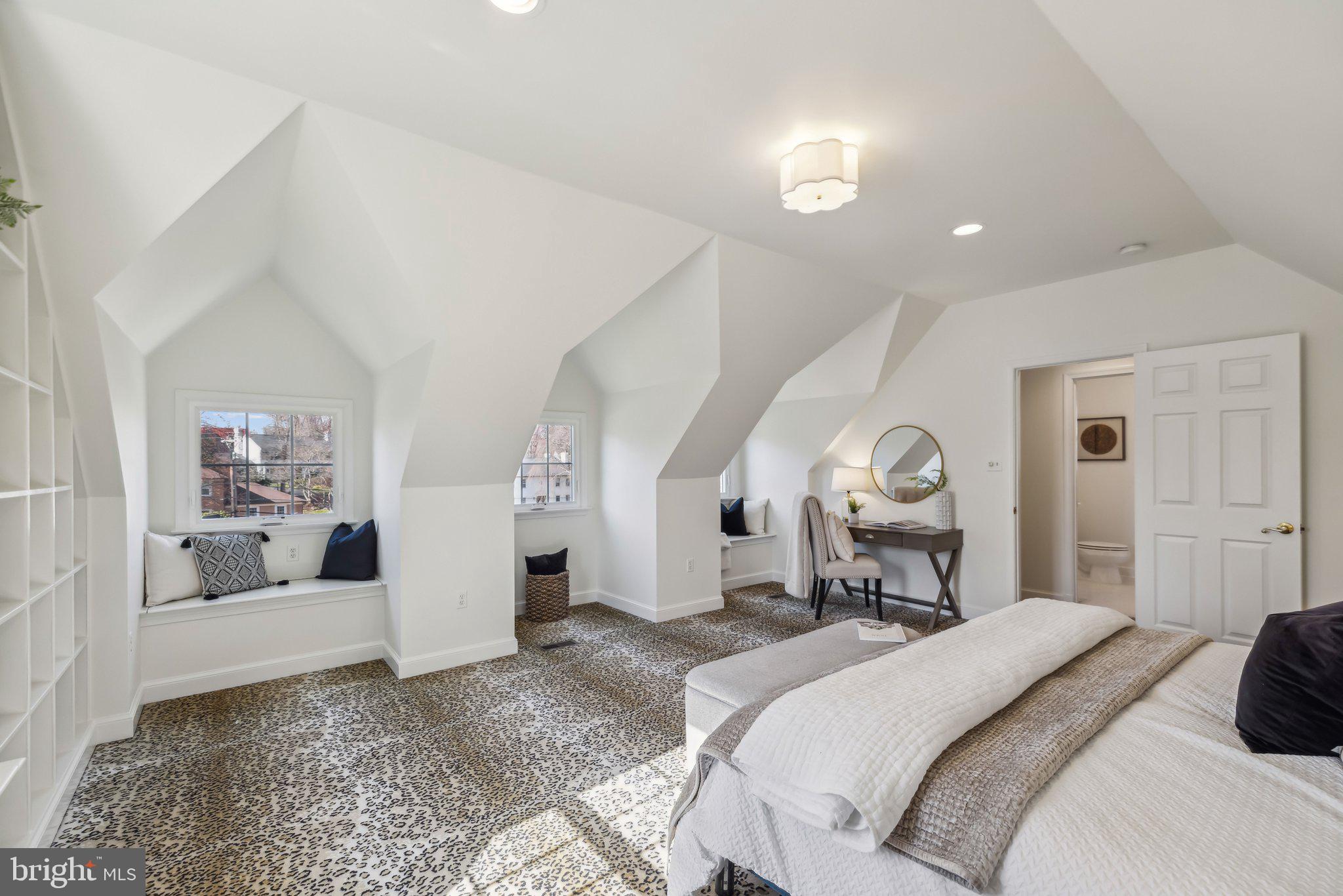 BRADLEY MANOR - Residential