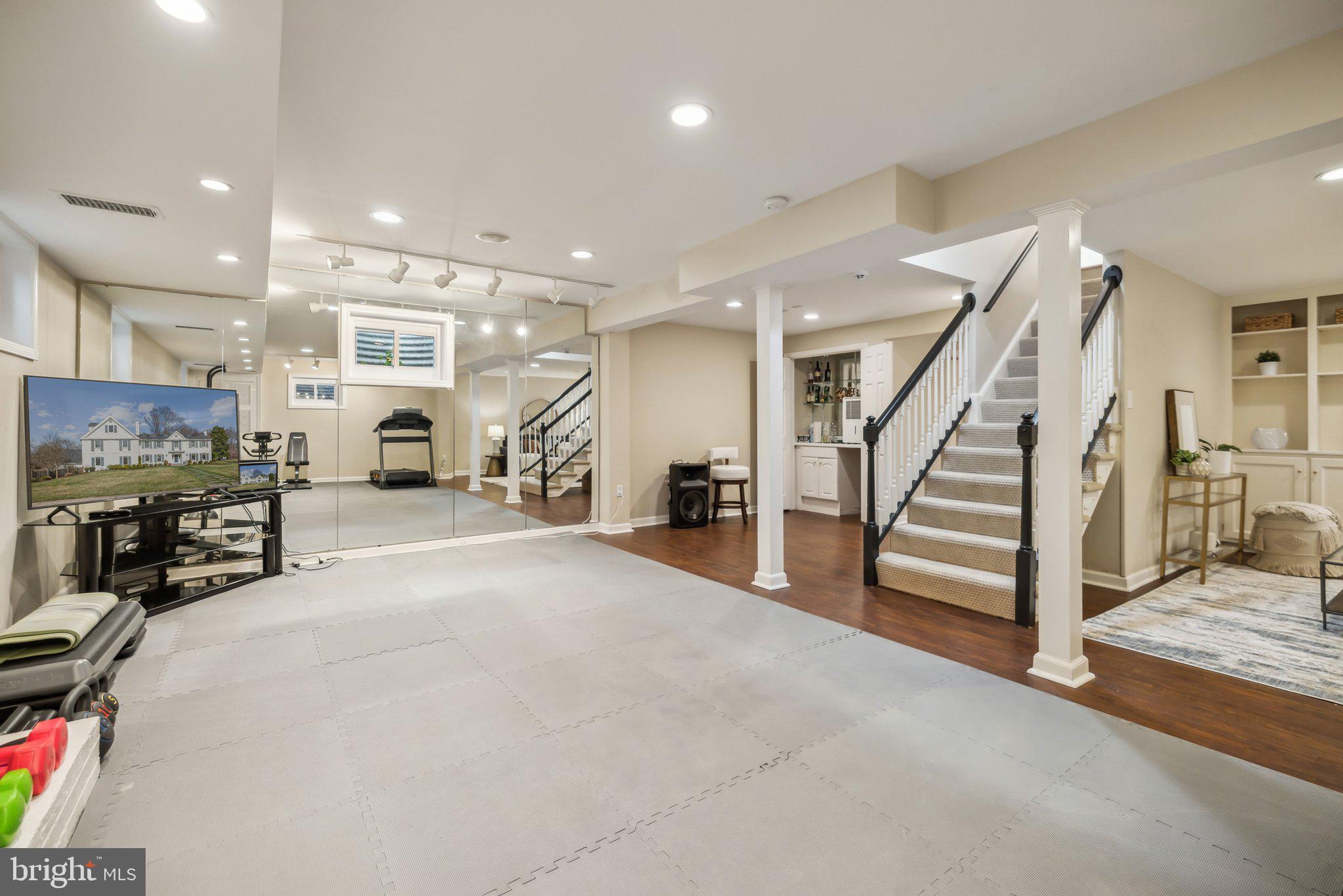 BRADLEY MANOR - Residential