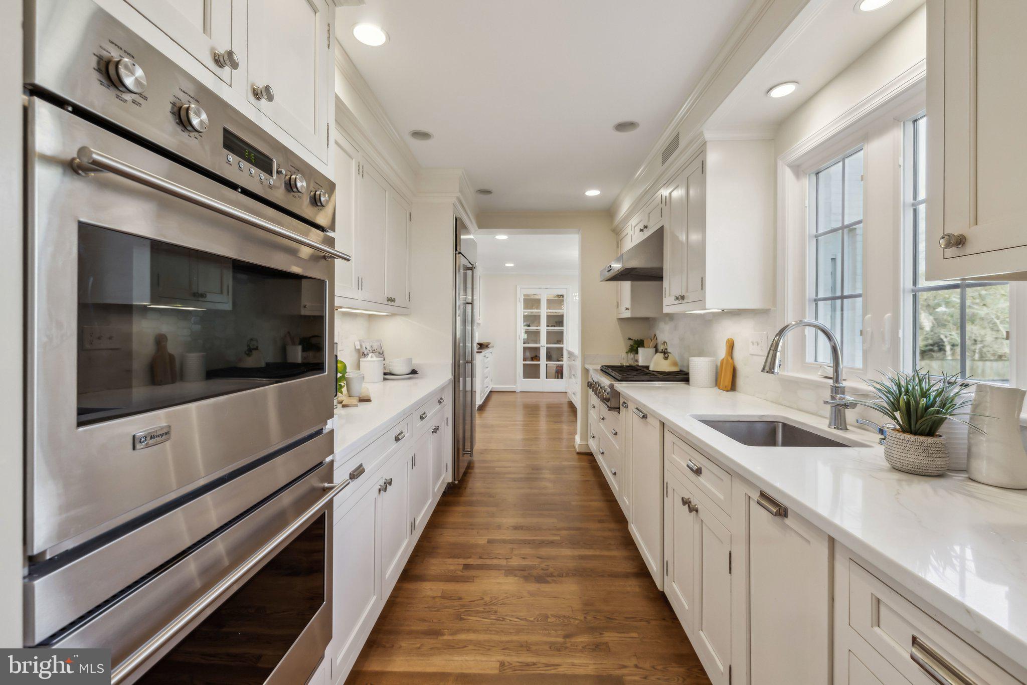 BRADLEY MANOR - Residential