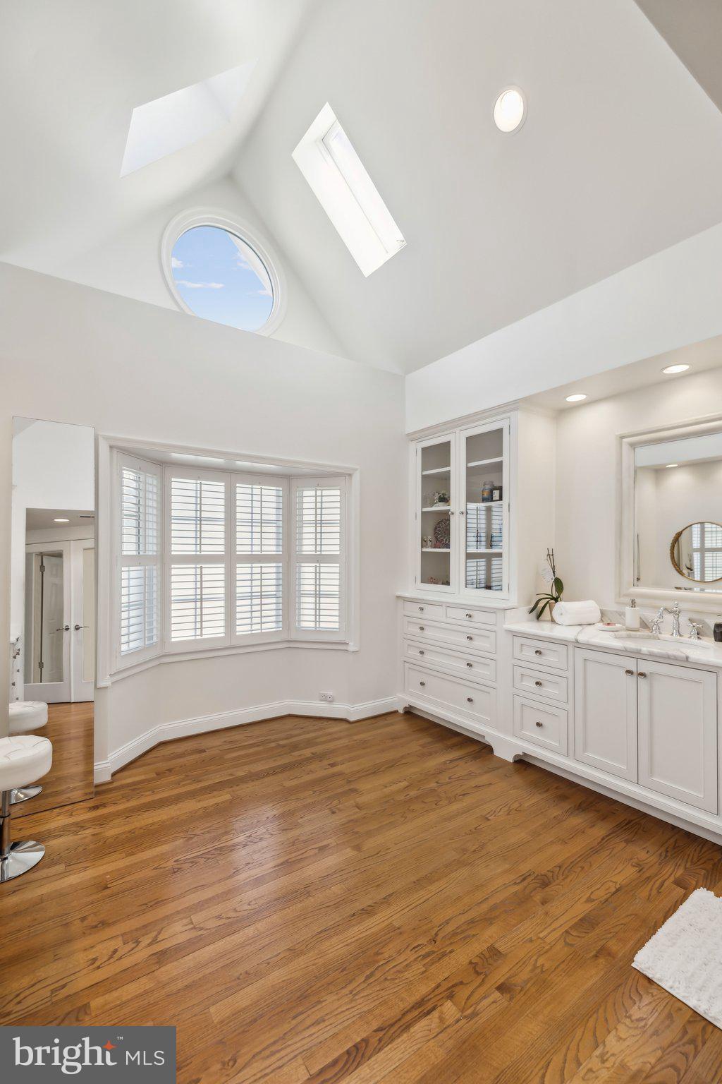 BRADLEY MANOR - Residential