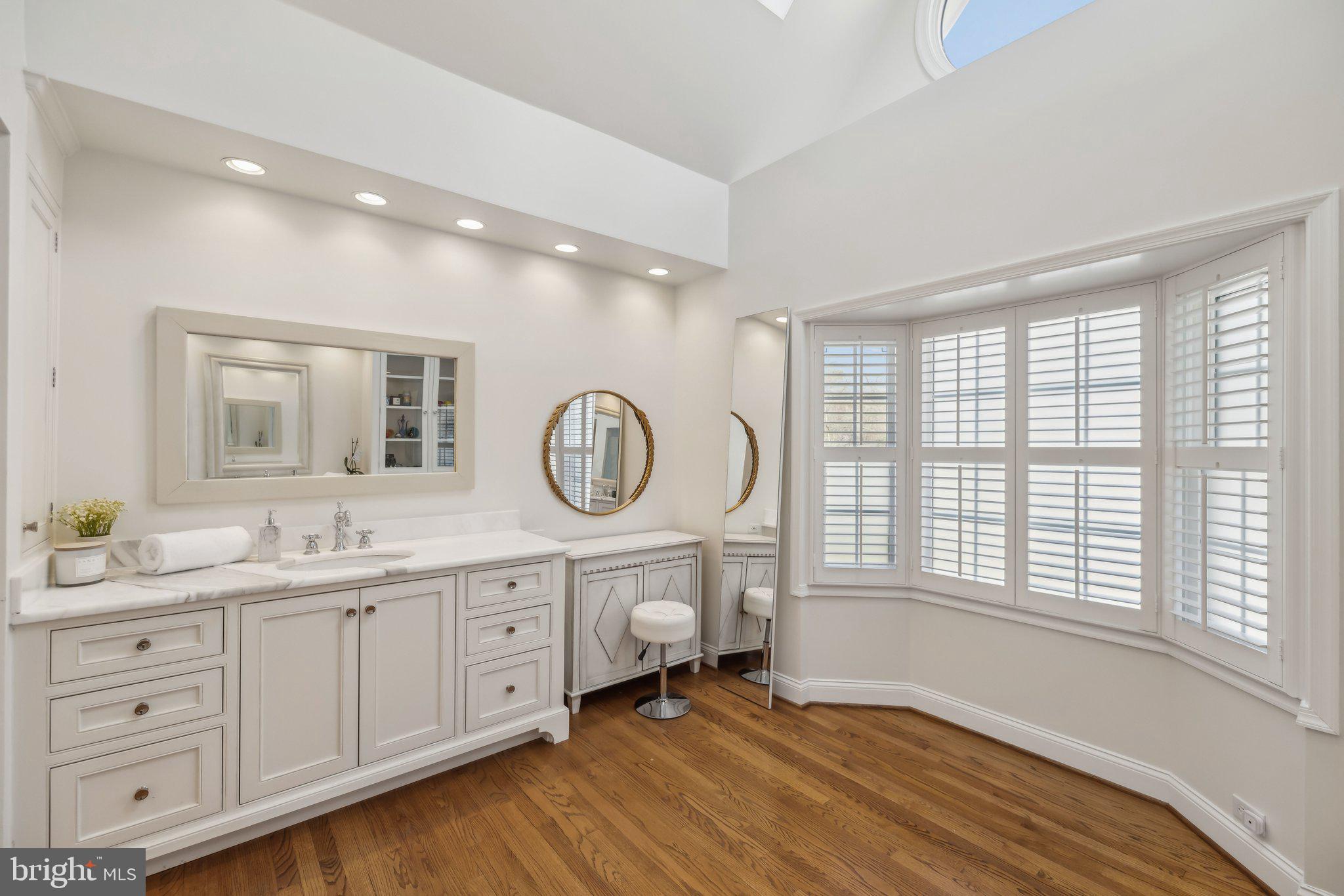 BRADLEY MANOR - Residential