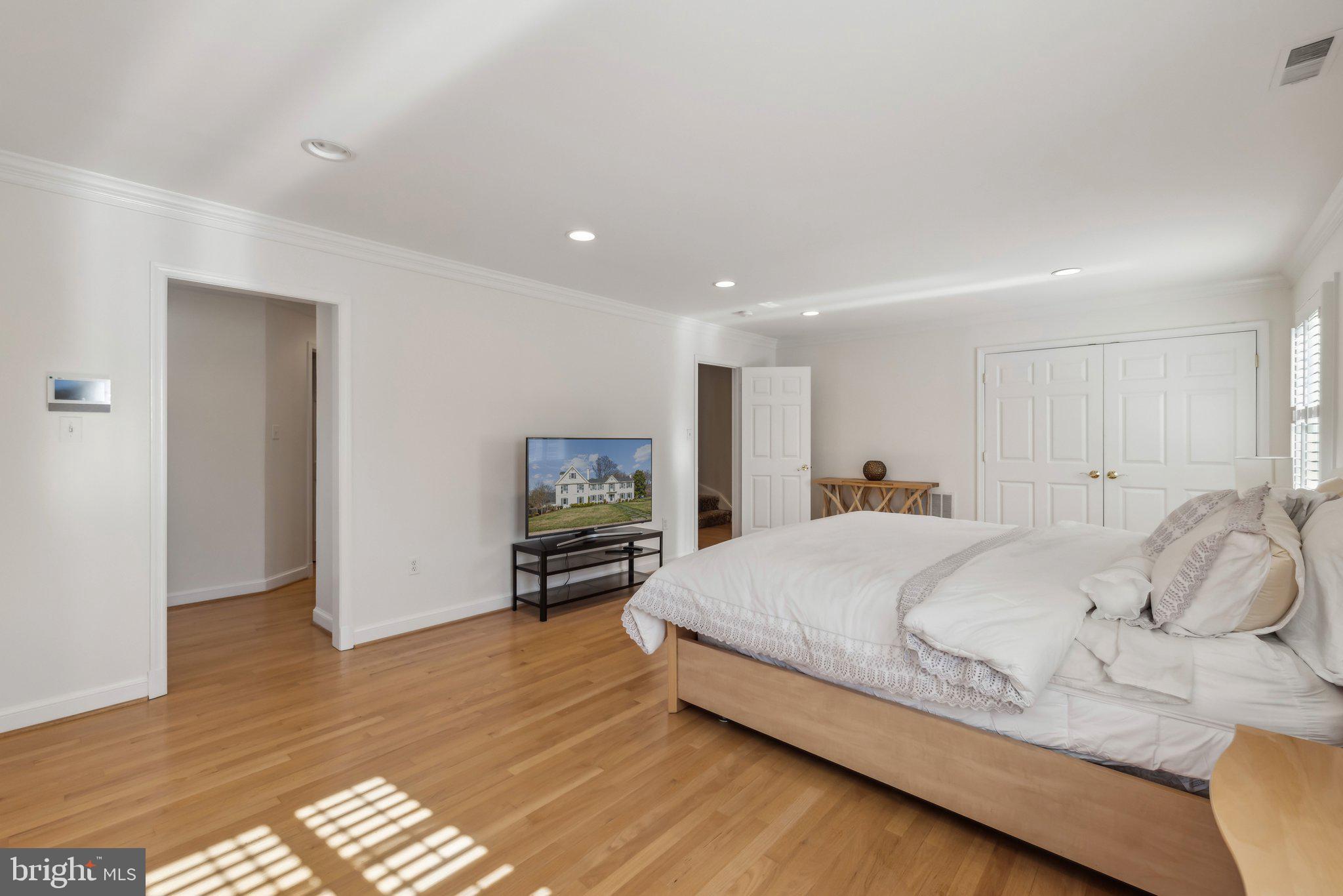 BRADLEY MANOR - Residential