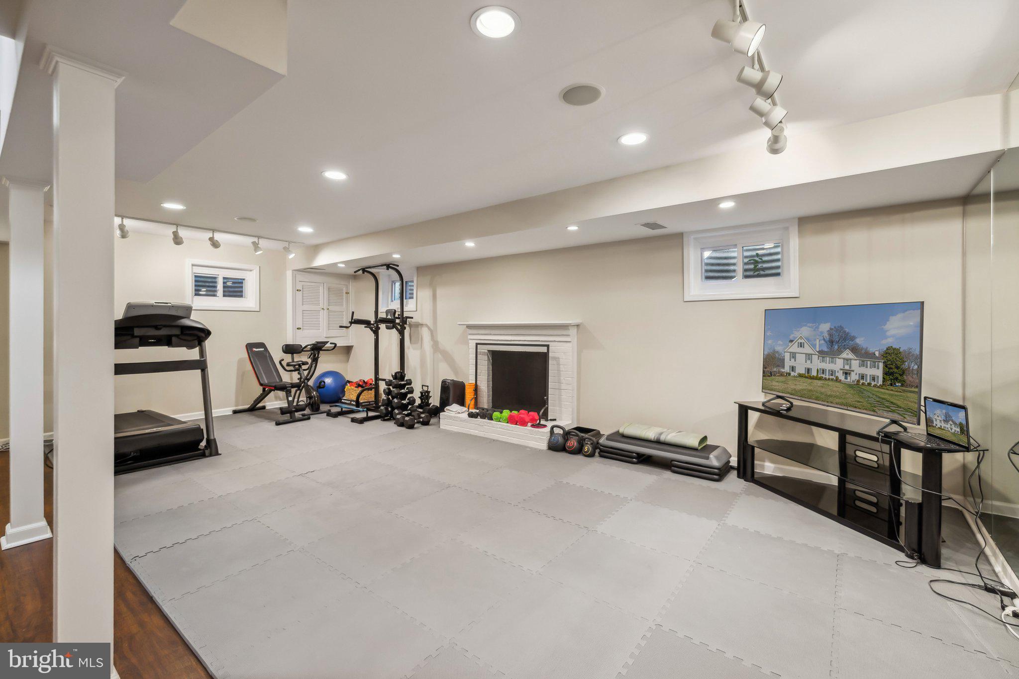 BRADLEY MANOR - Residential