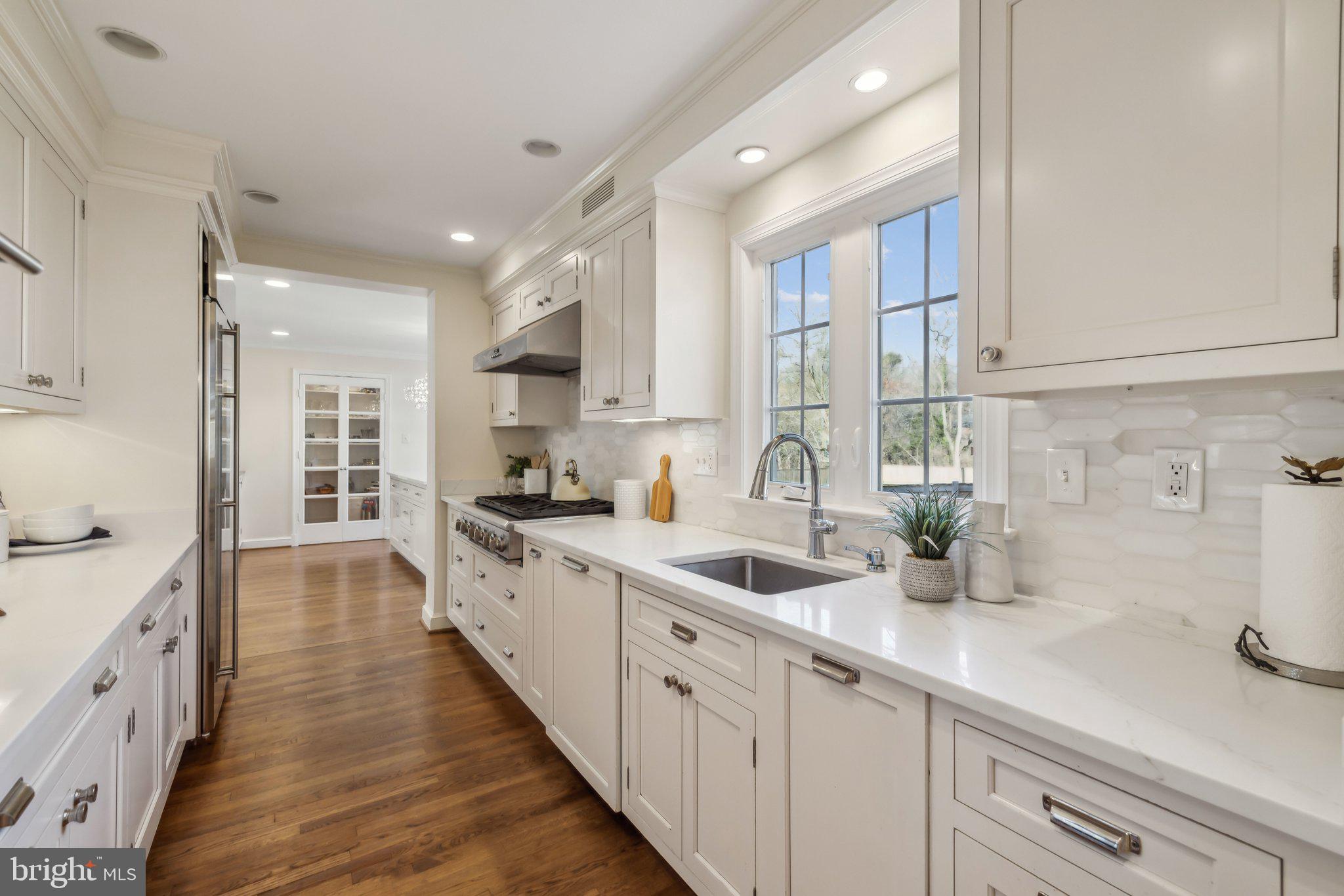 BRADLEY MANOR - Residential