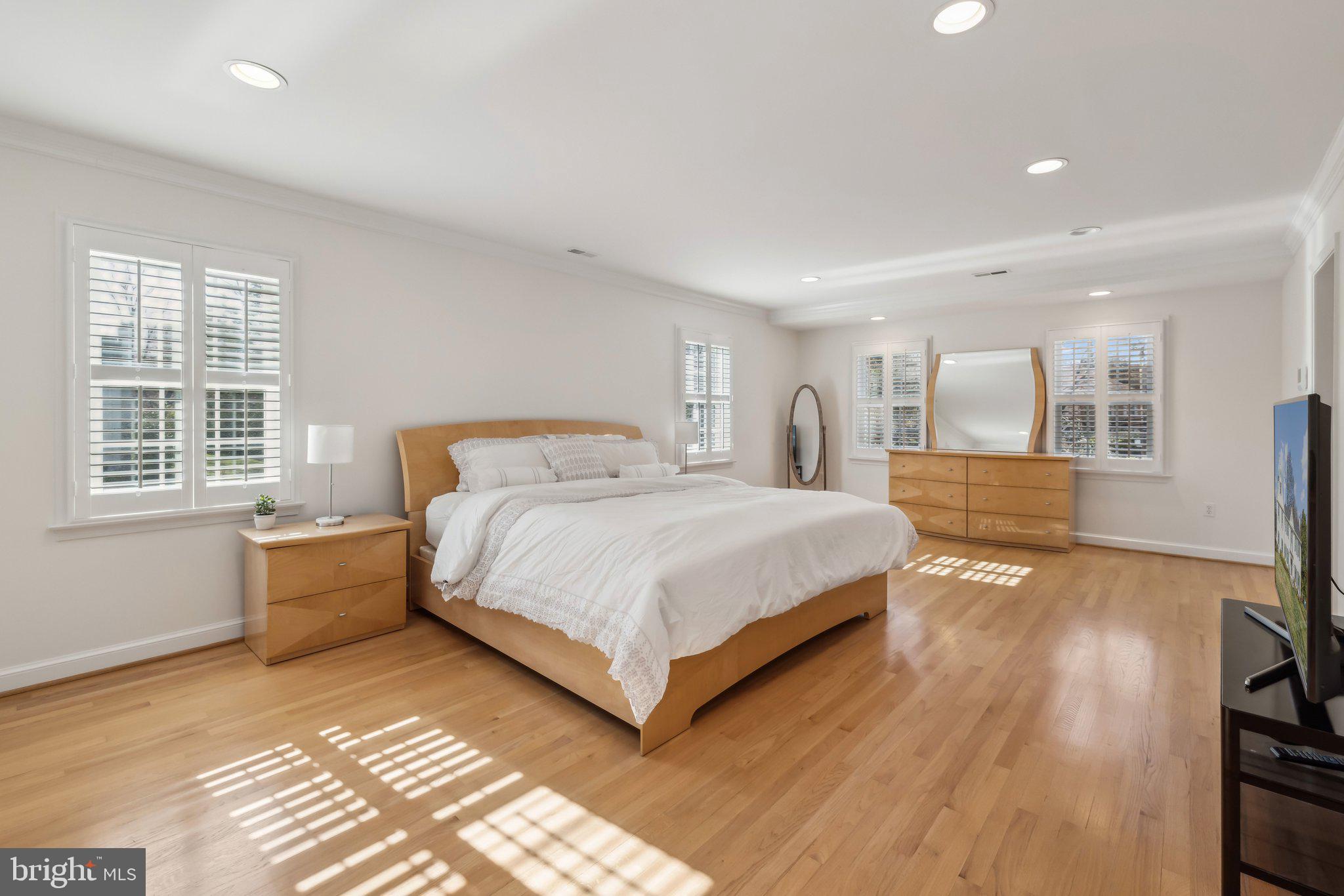 BRADLEY MANOR - Residential