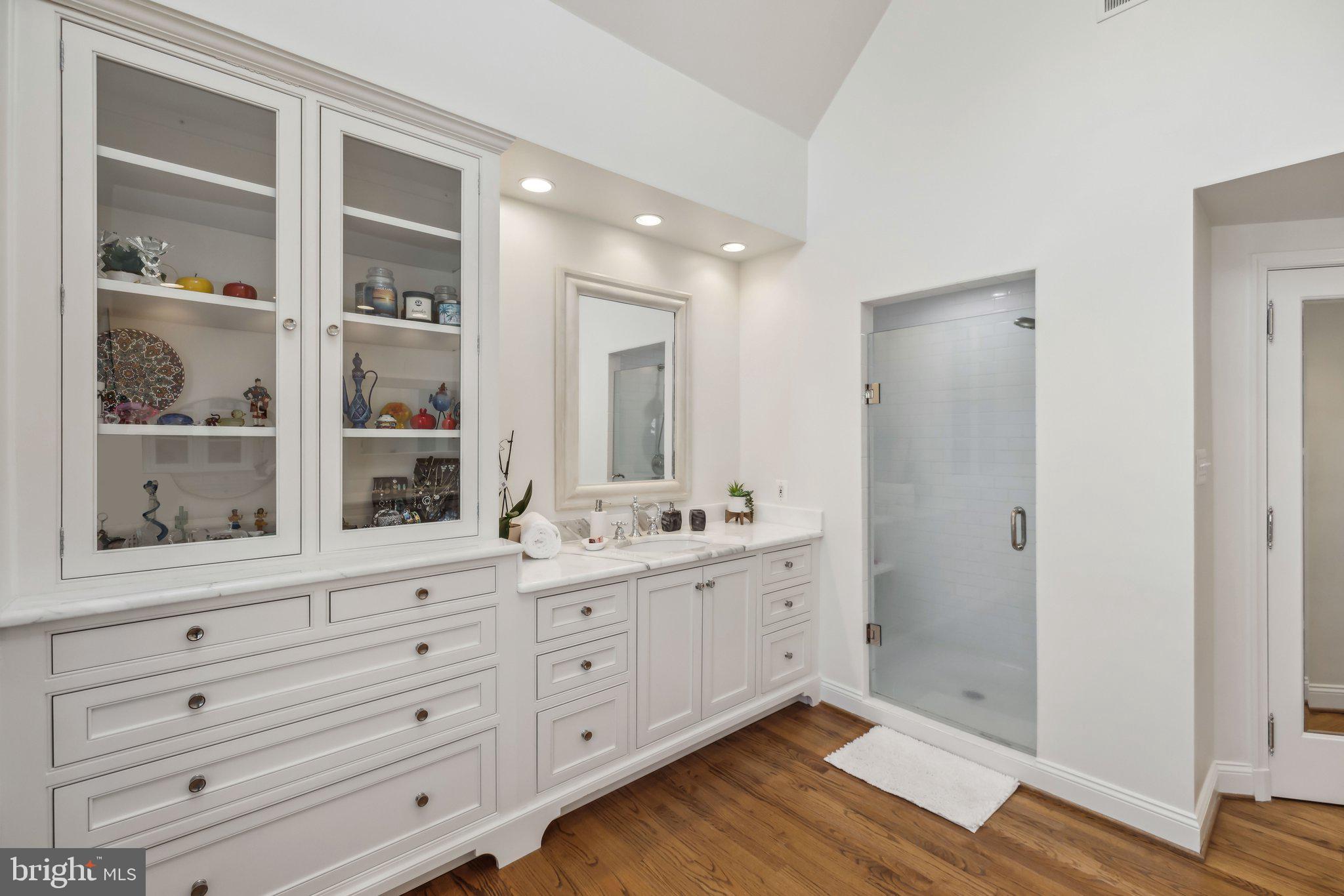 BRADLEY MANOR - Residential