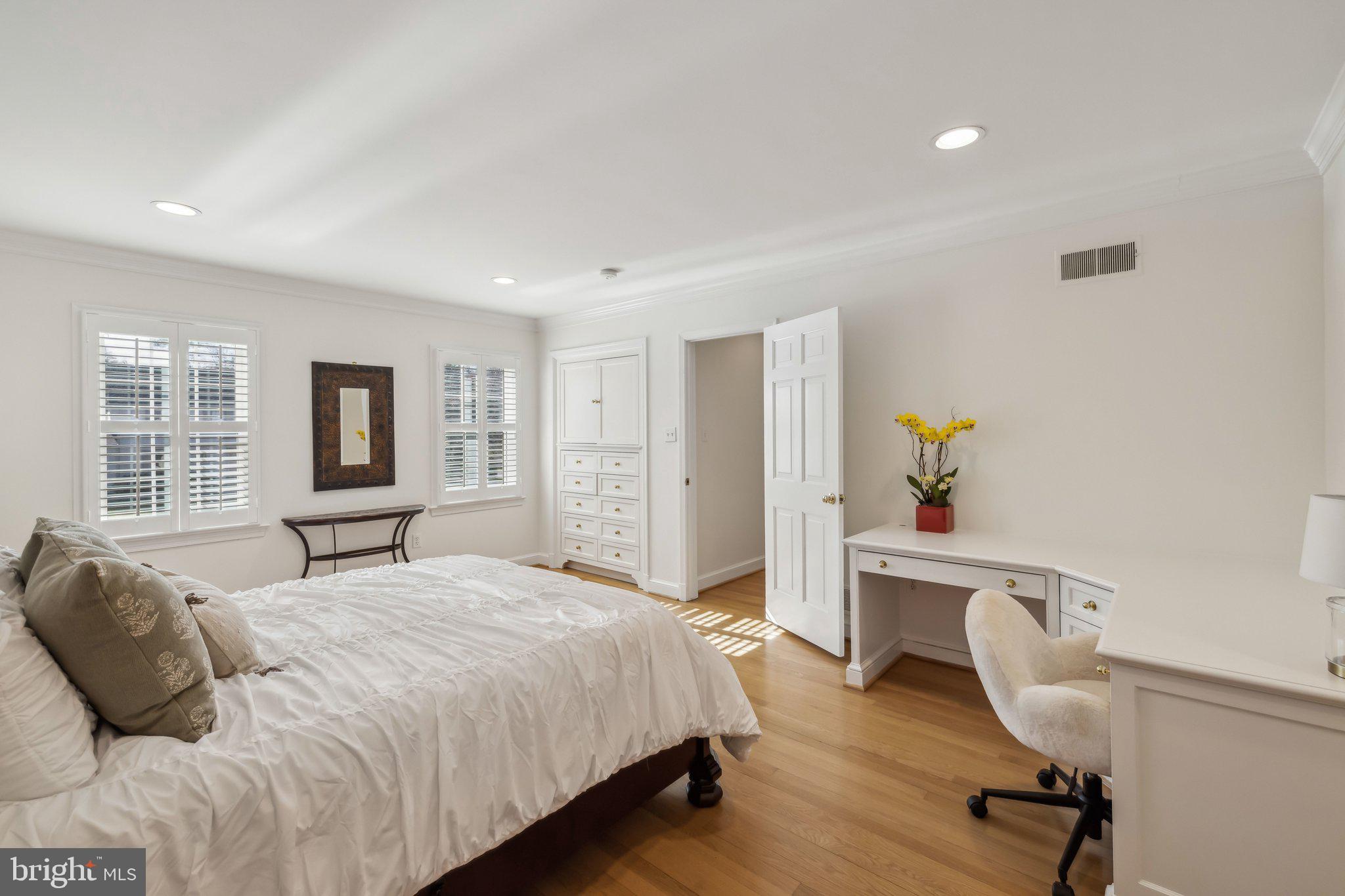 BRADLEY MANOR - Residential