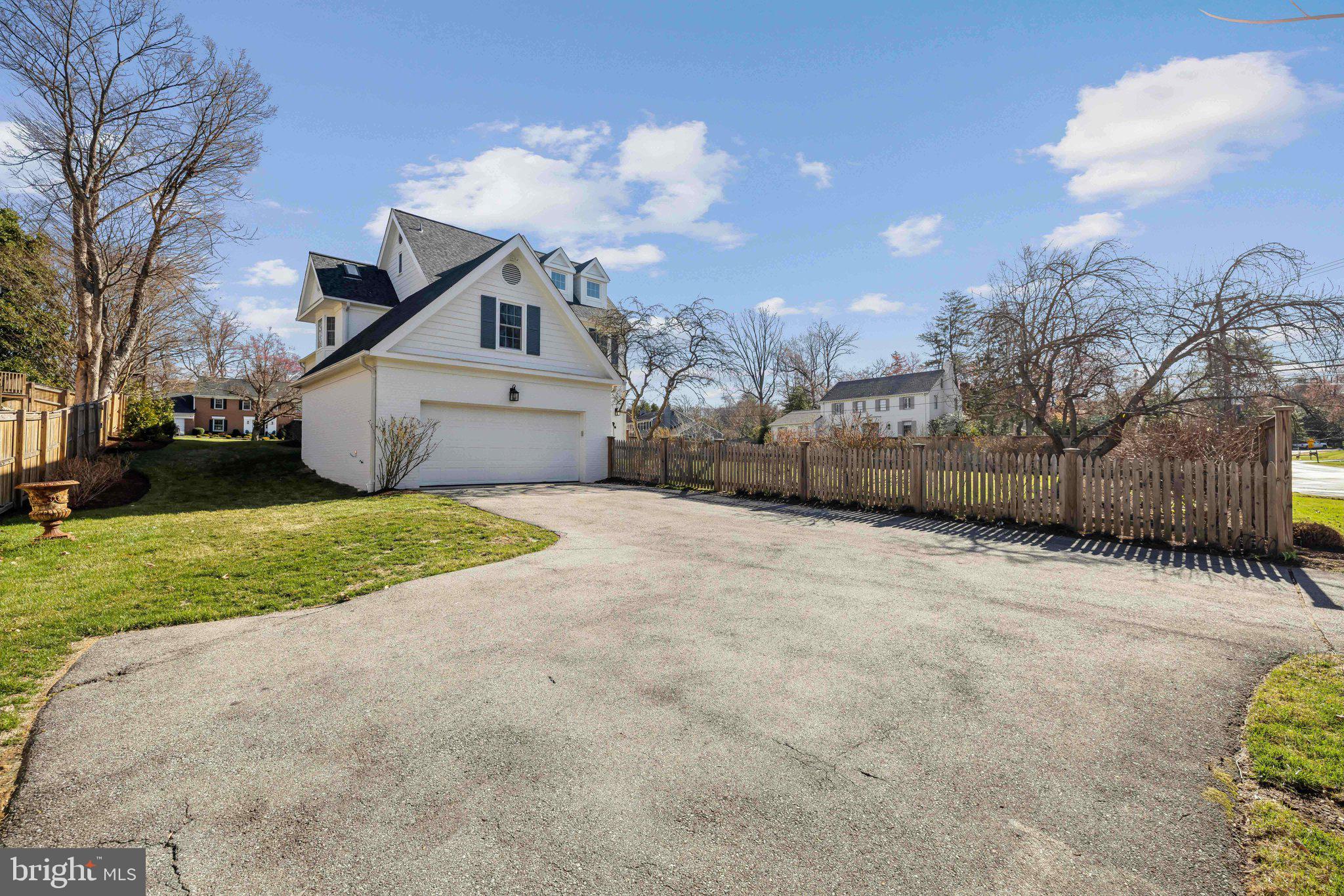 BRADLEY MANOR - Residential