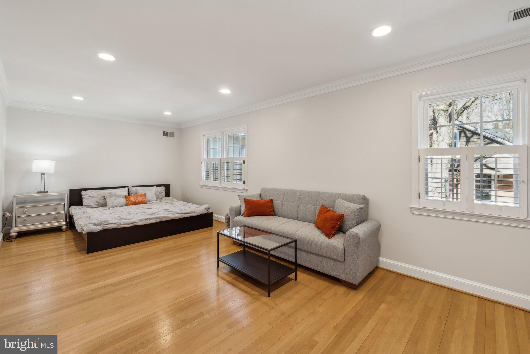 BRADLEY MANOR - Residential