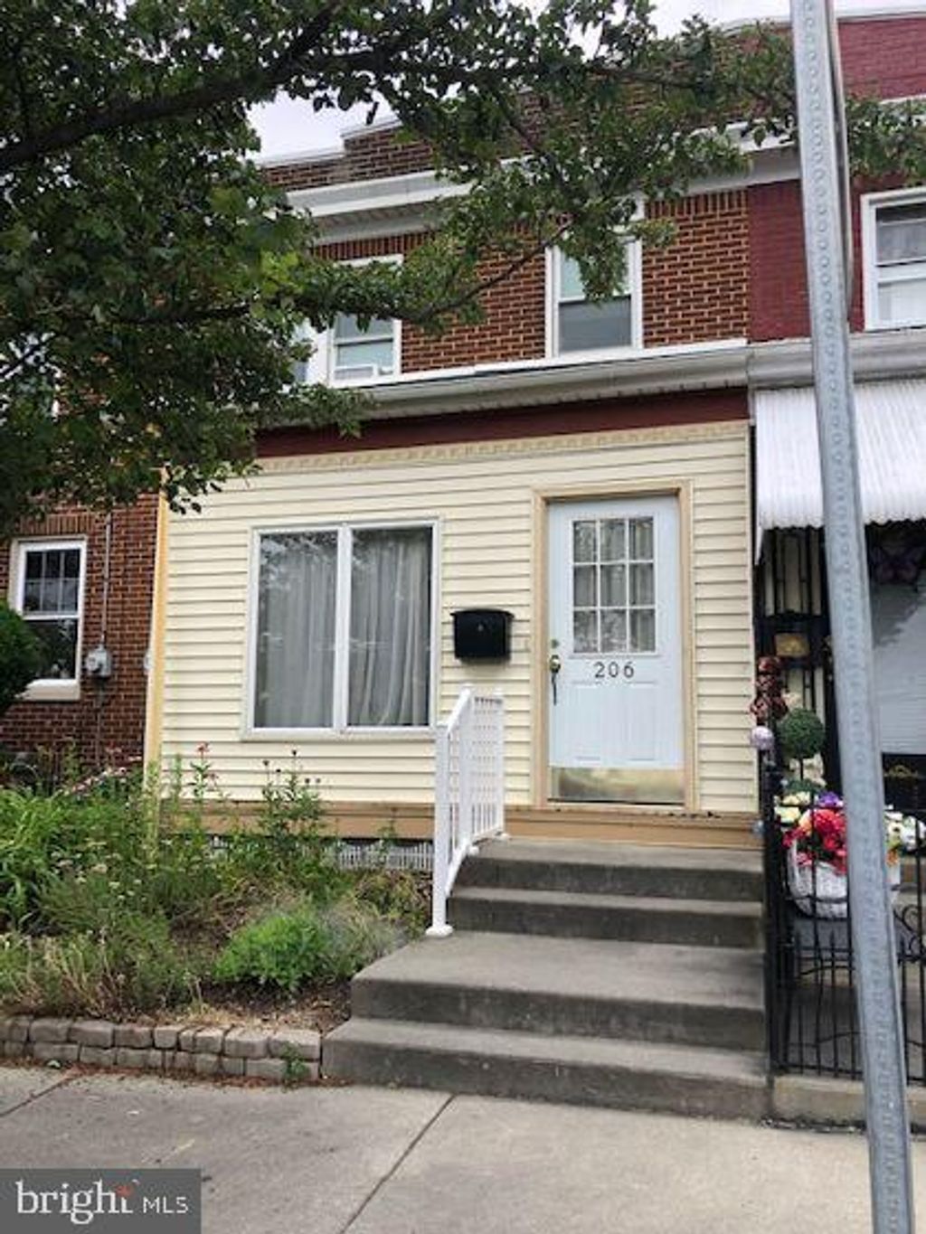 Photo of 206 Lincoln Street, Lancaster, PA 17601 (MLS # PALA2037206)