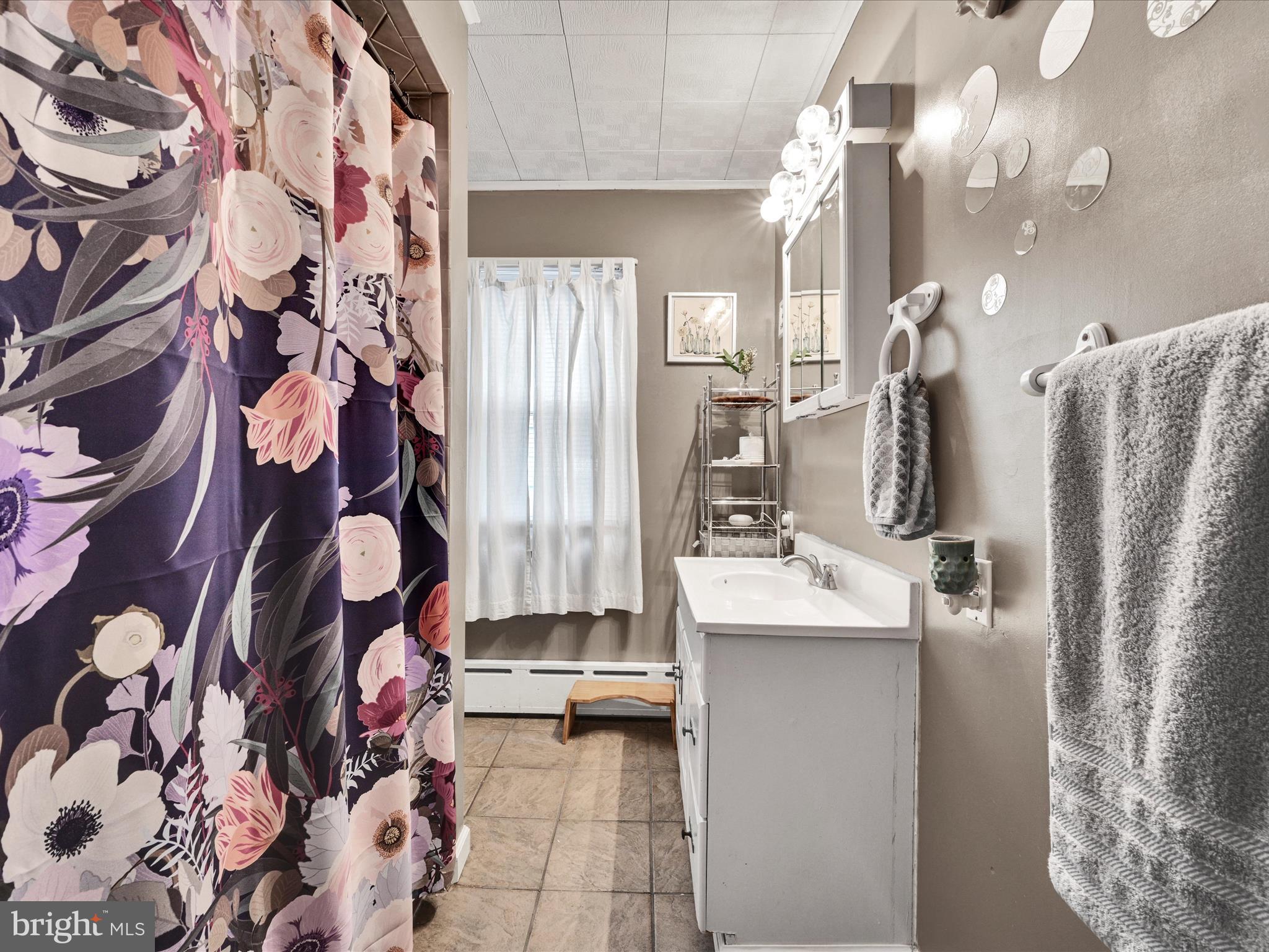 YORKVILLE - Residential