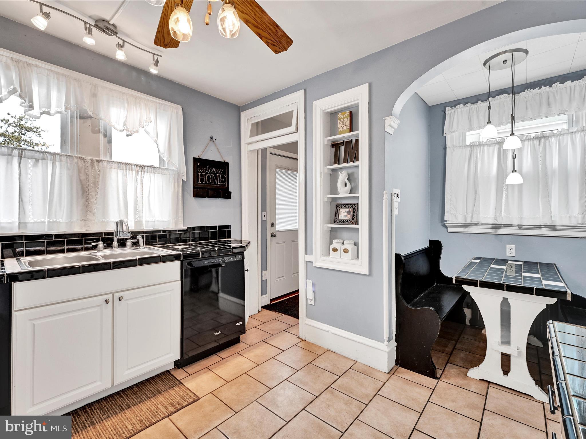 YORKVILLE - Residential