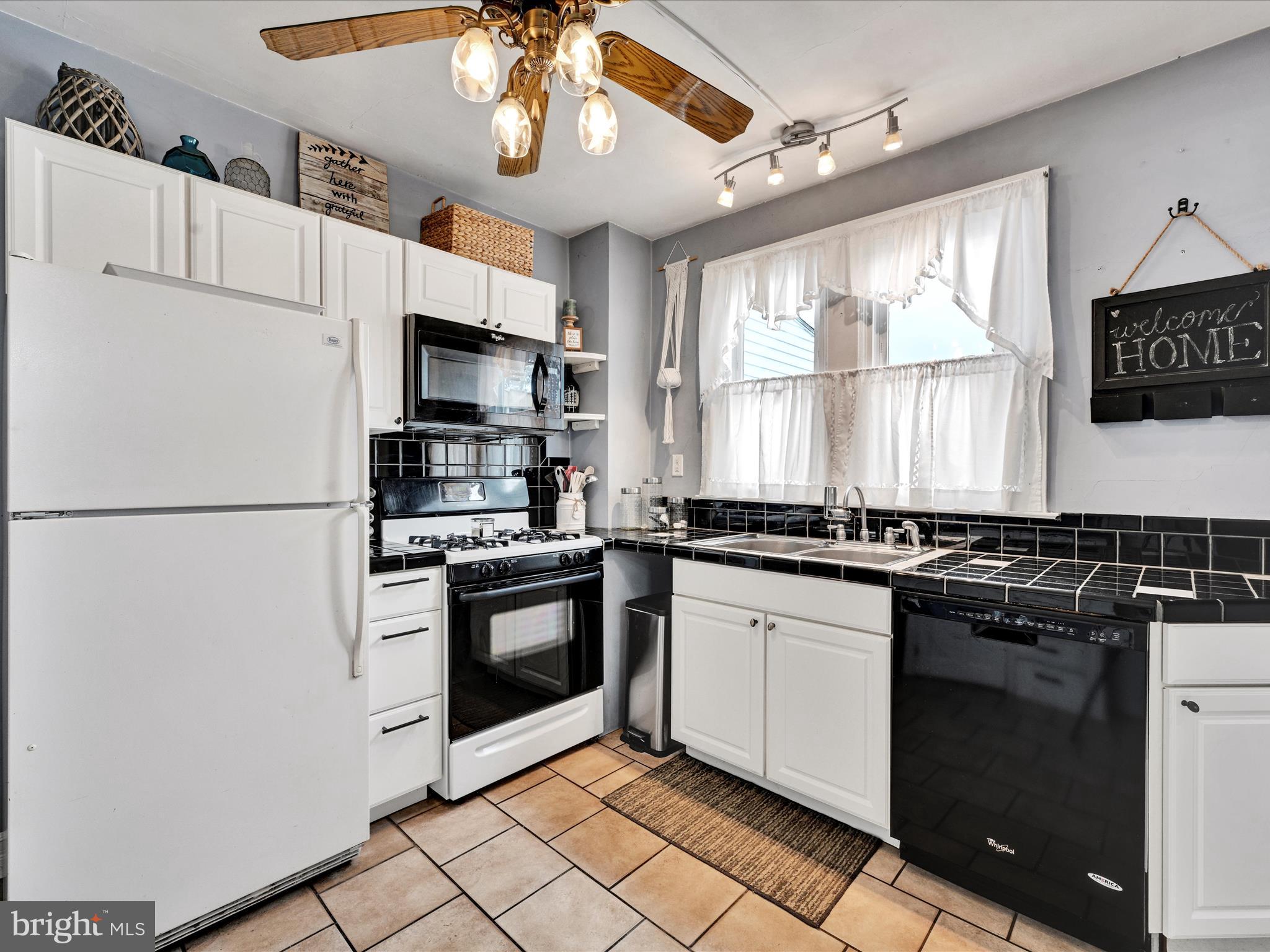 YORKVILLE - Residential