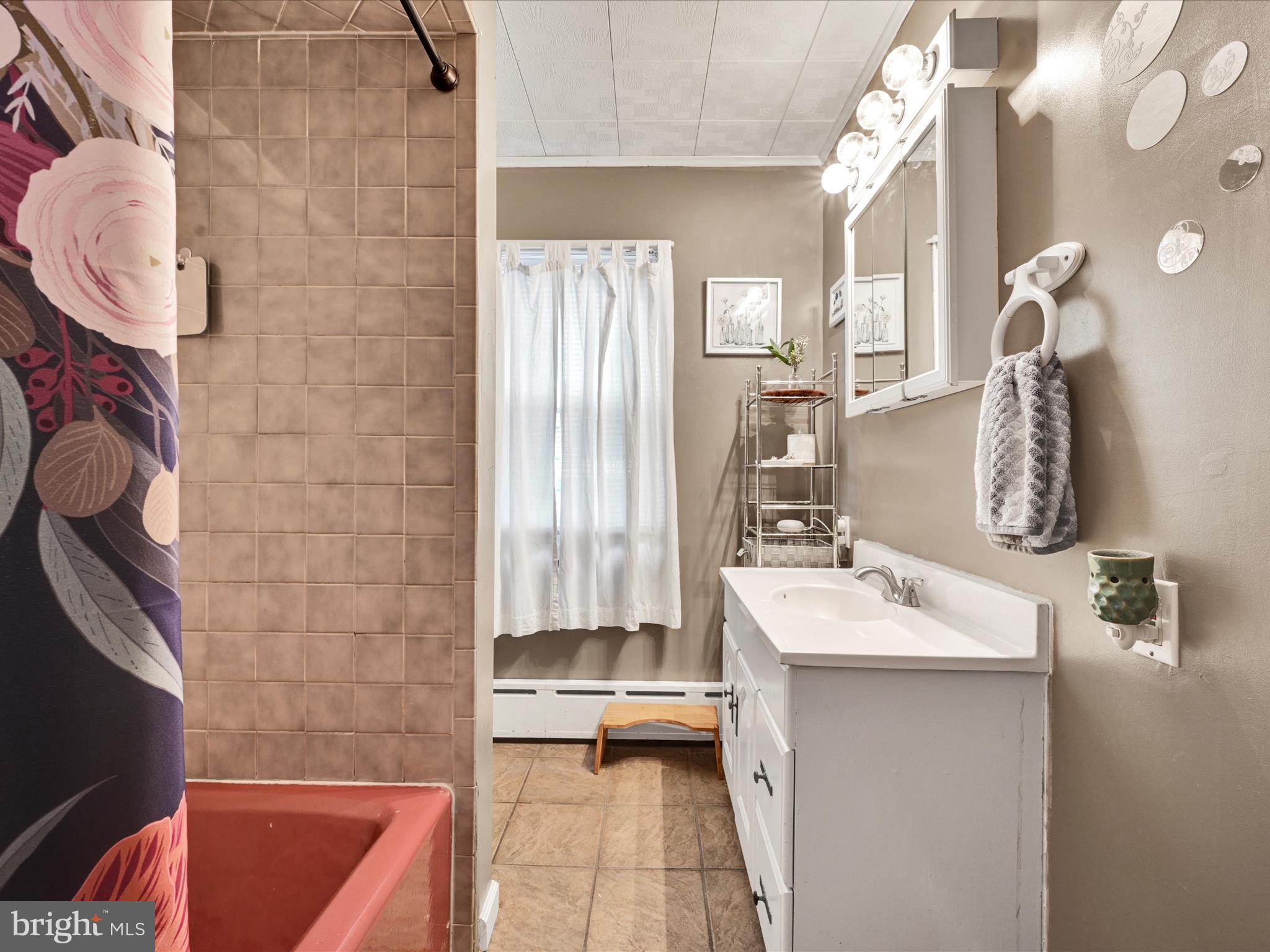 YORKVILLE - Residential