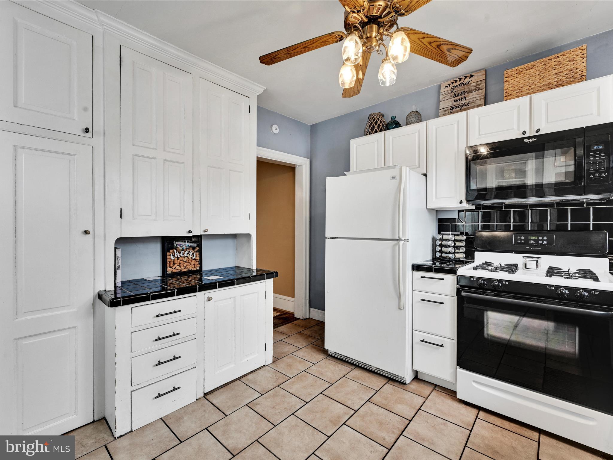 YORKVILLE - Residential