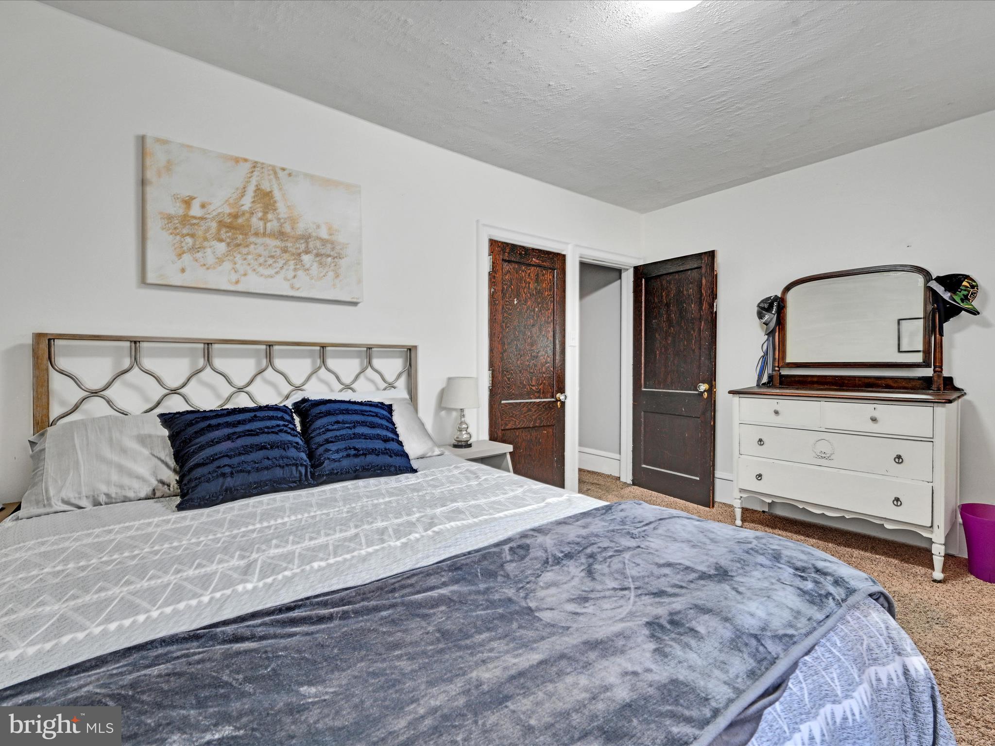 YORKVILLE - Residential