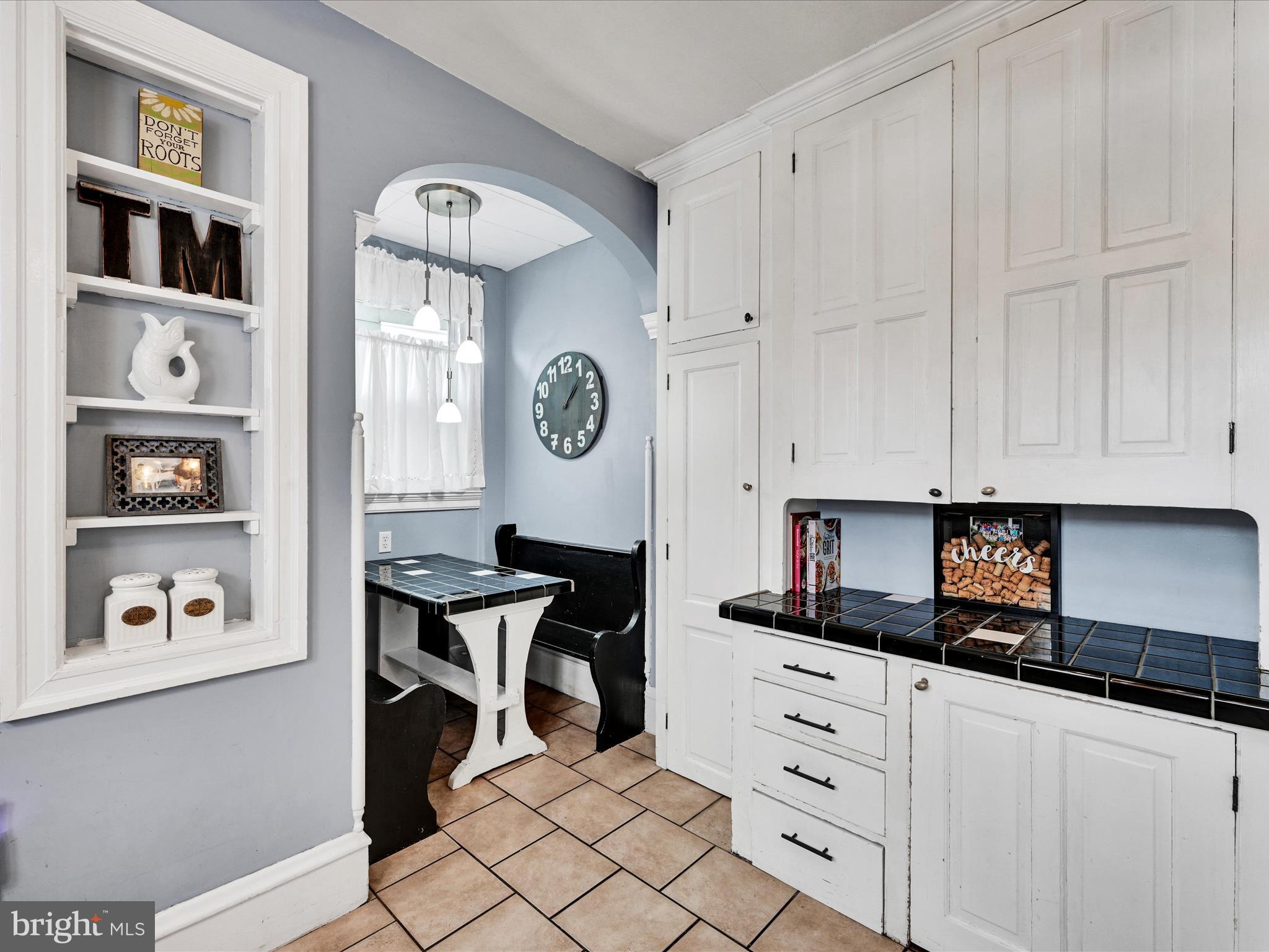 YORKVILLE - Residential