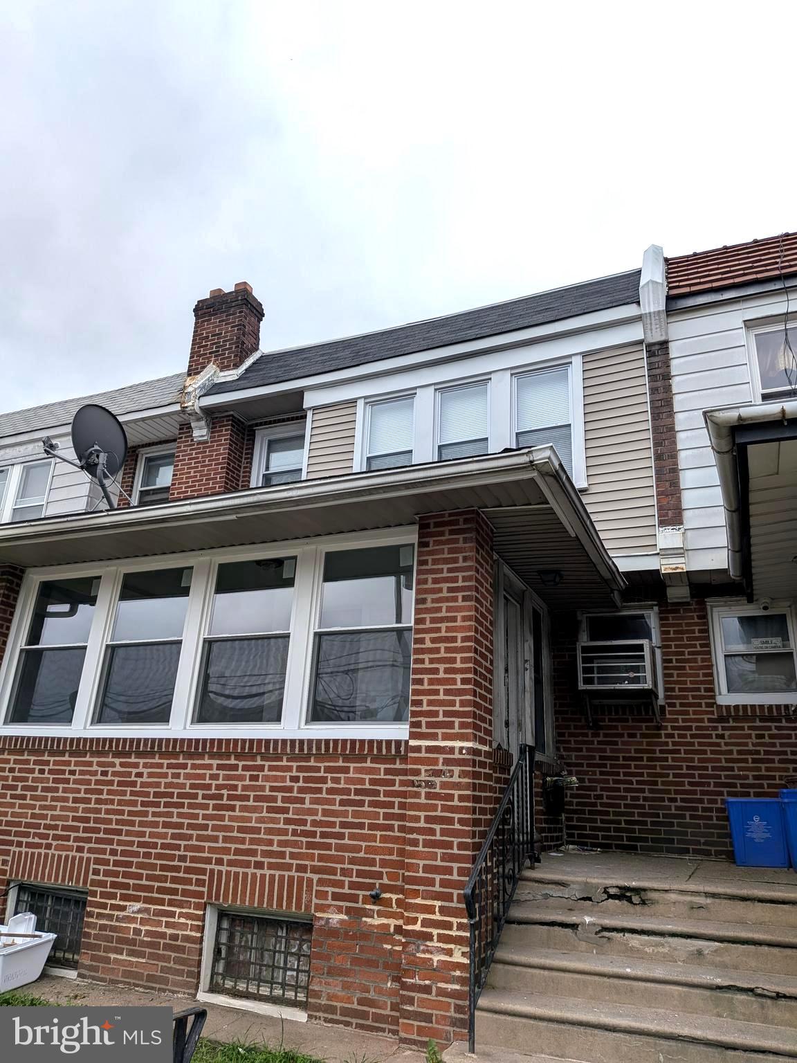 This is a modern, spacious and beautifully remodeled two-bedroom apartment for rent. The apartment is set on the second floor of the row home. You enter the apartment from the main front porch and the entrance is at the top of the stairs. The kitchen is equipped with modern appliances and stone counter tops. The two bedrooms are big with closet space. The bathroom is set with a nice big bathtub and in a clean, nice off white design. The apartment has natural hardwood flooring throughout, recently buffed and brought to its full shine. Radiator heating. No pets.