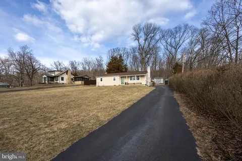 48 Cedar Road, Schwenksville, PA MLS: PAMC2132744