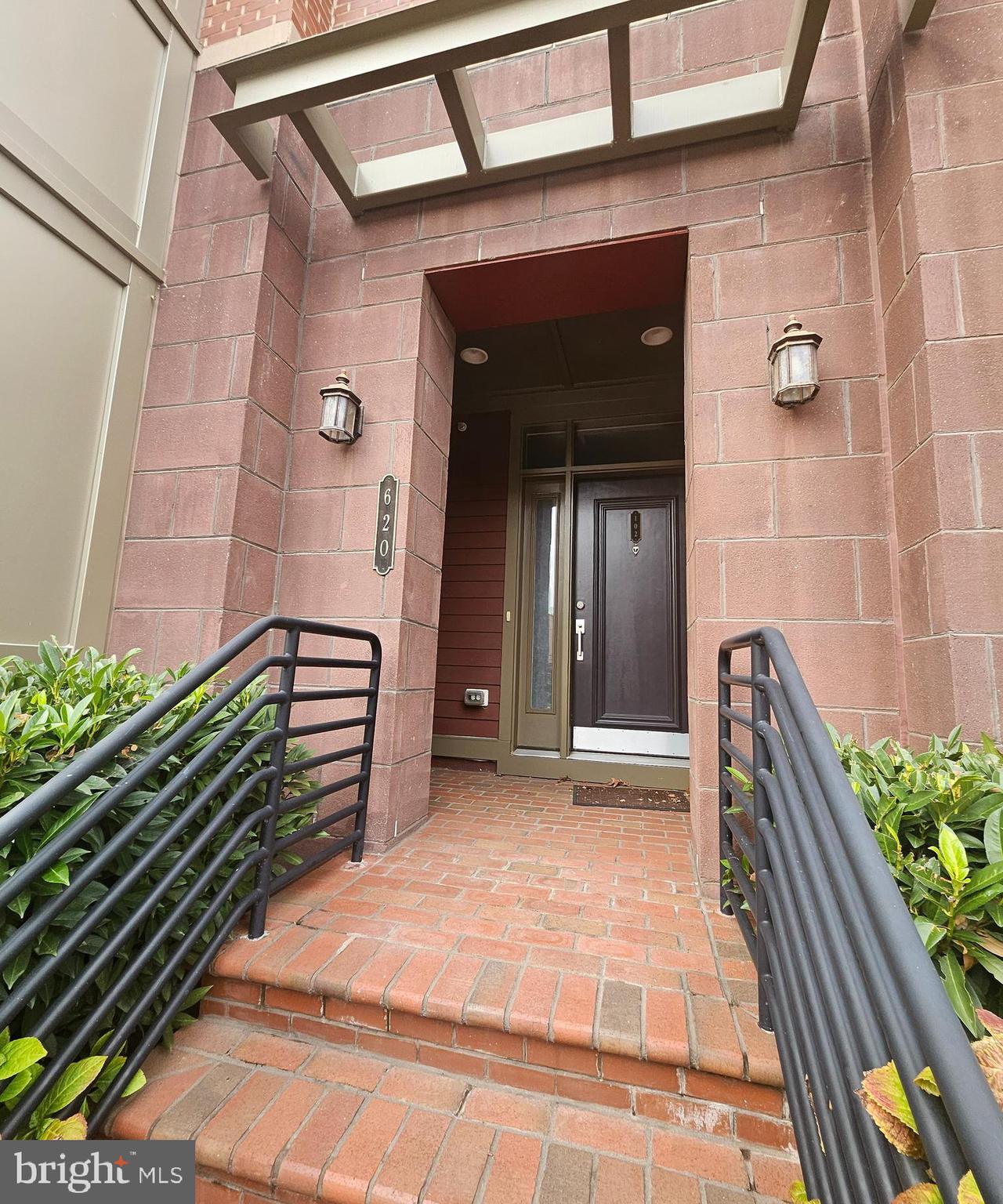 POTOMAC YARD CONDOMINIUM - Residential Lease