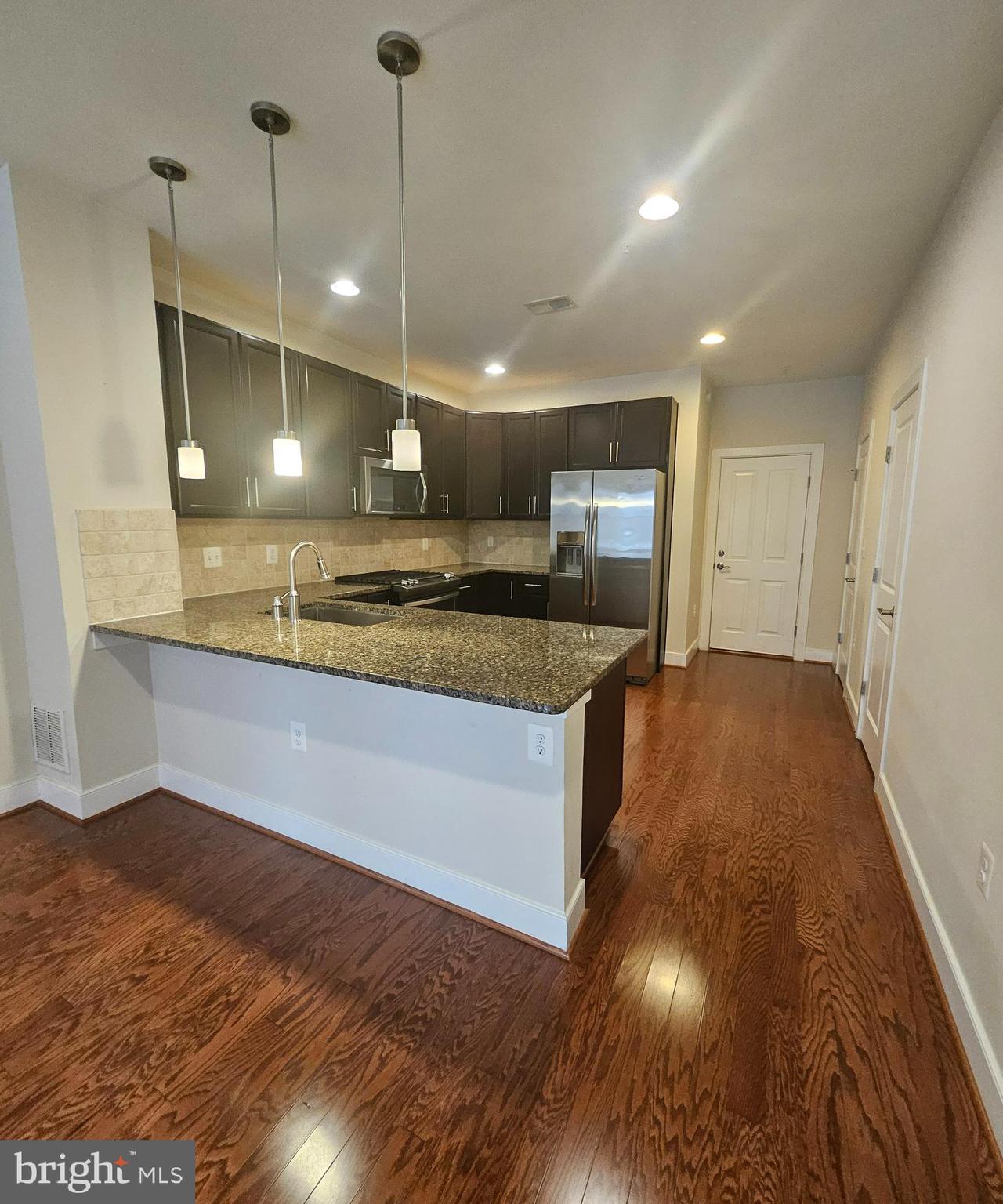 POTOMAC YARD CONDOMINIUM - Residential Lease