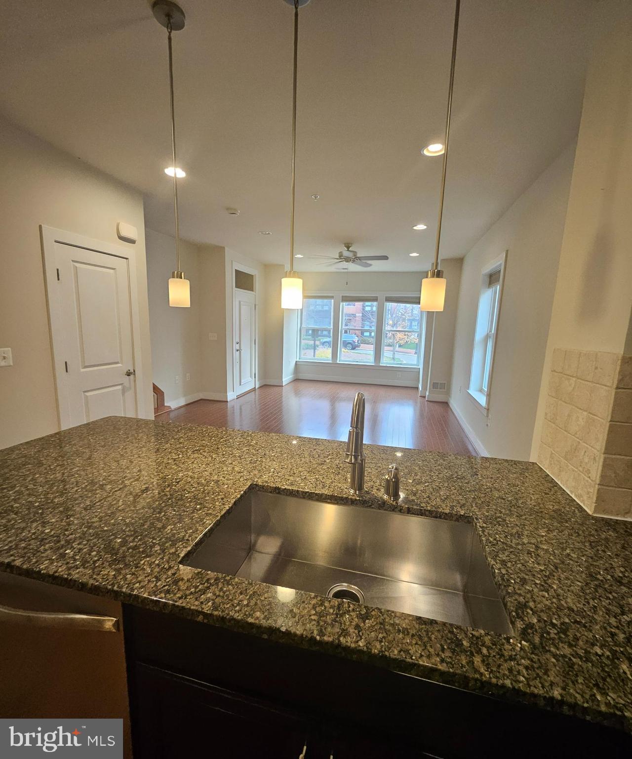 POTOMAC YARD CONDOMINIUM - Residential Lease