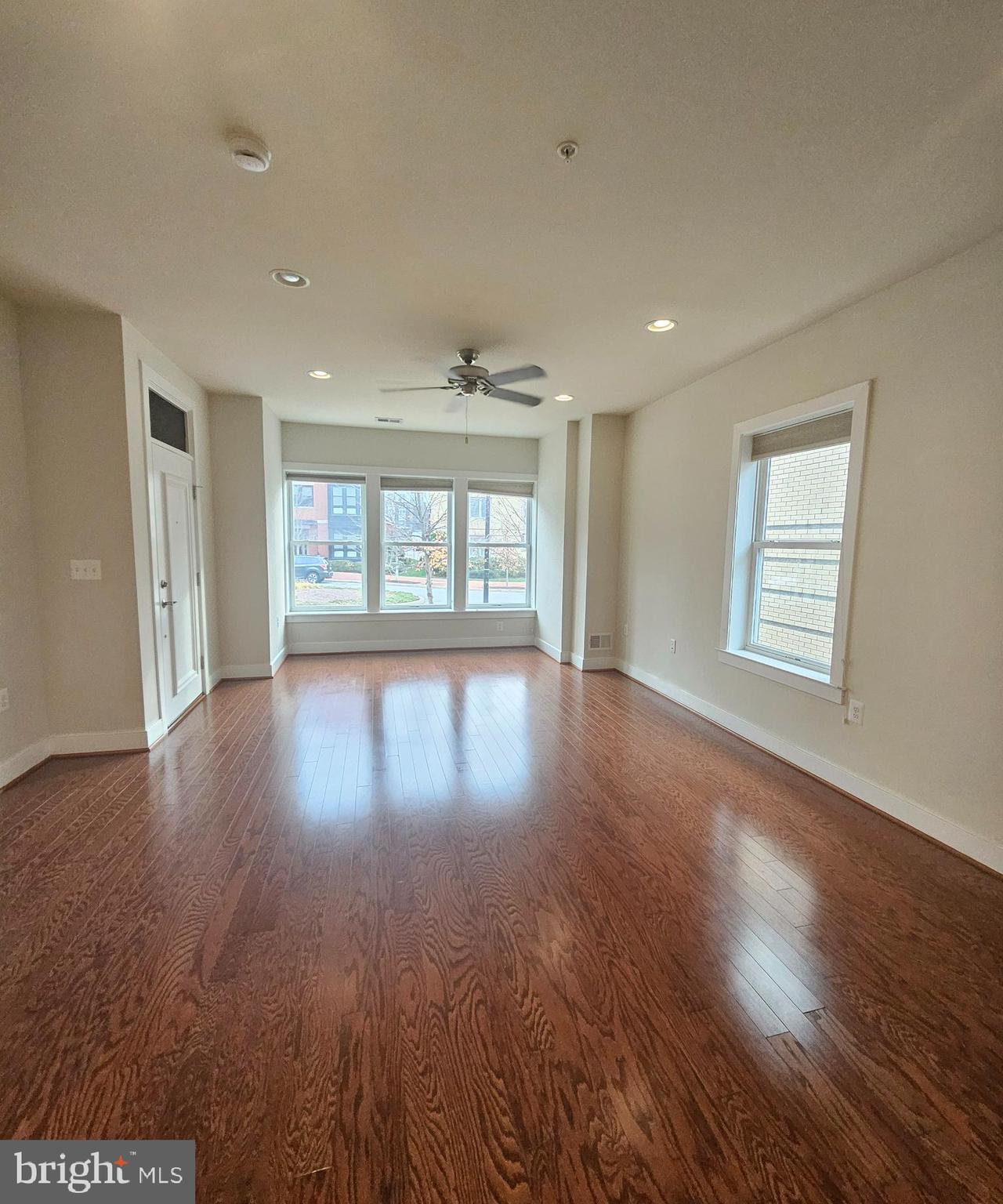 POTOMAC YARD CONDOMINIUM - Residential Lease