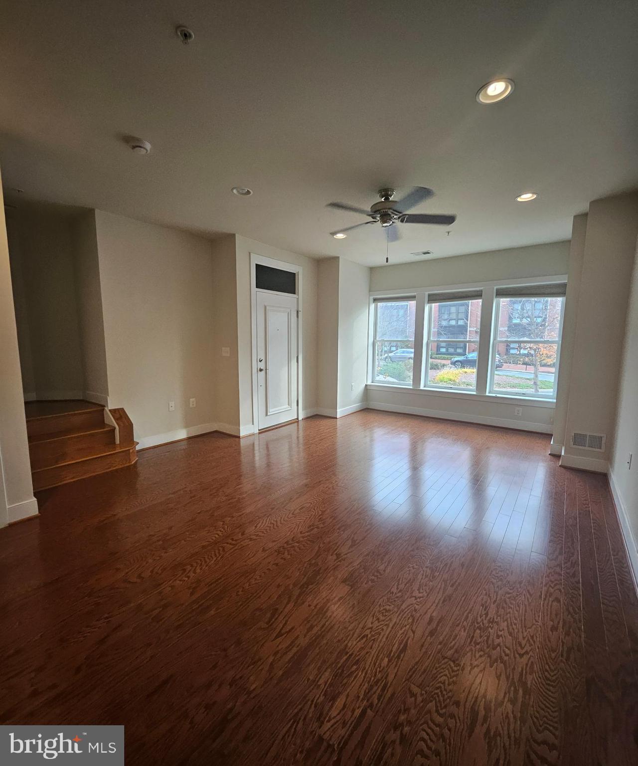 POTOMAC YARD CONDOMINIUM - Residential Lease