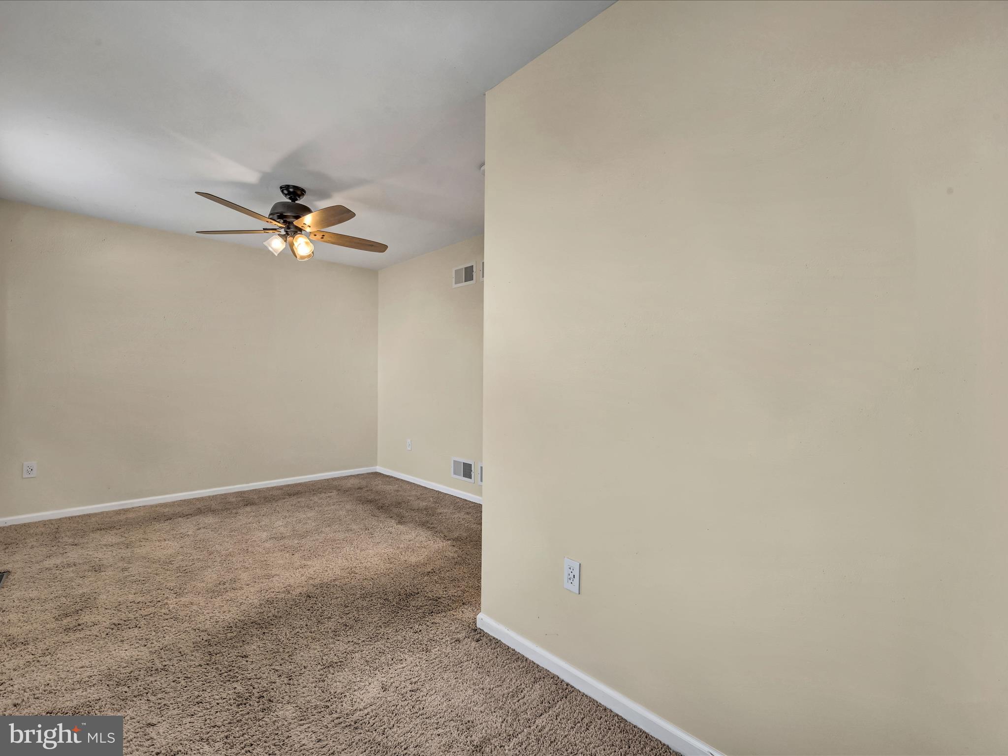 HAMPTON WOODS - Residential