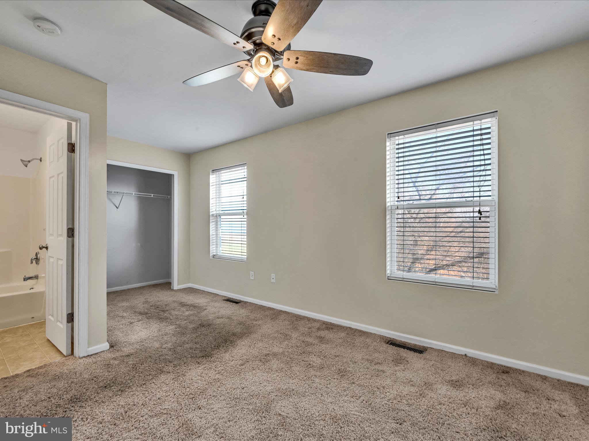 HAMPTON WOODS - Residential