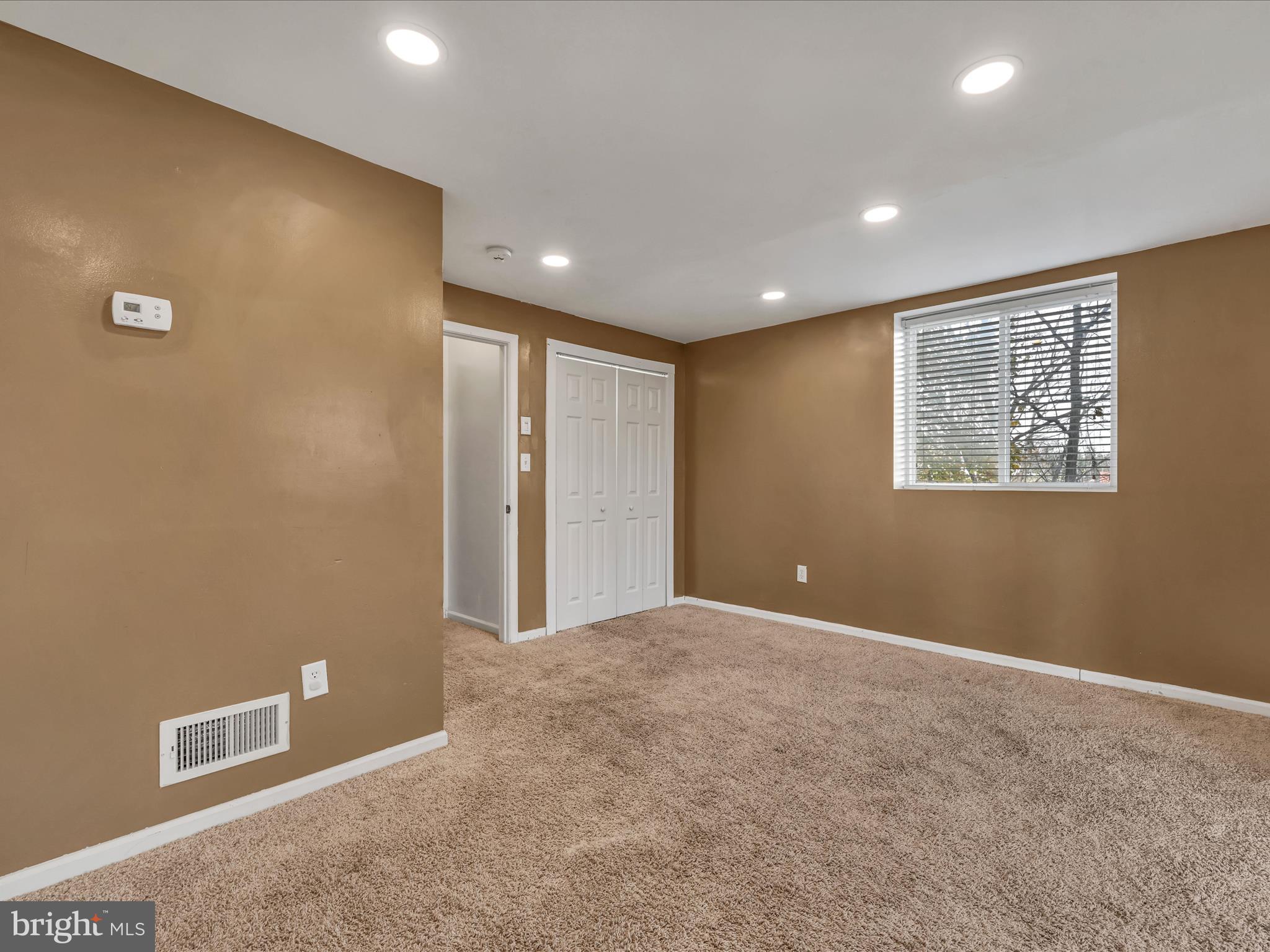 HAMPTON WOODS - Residential