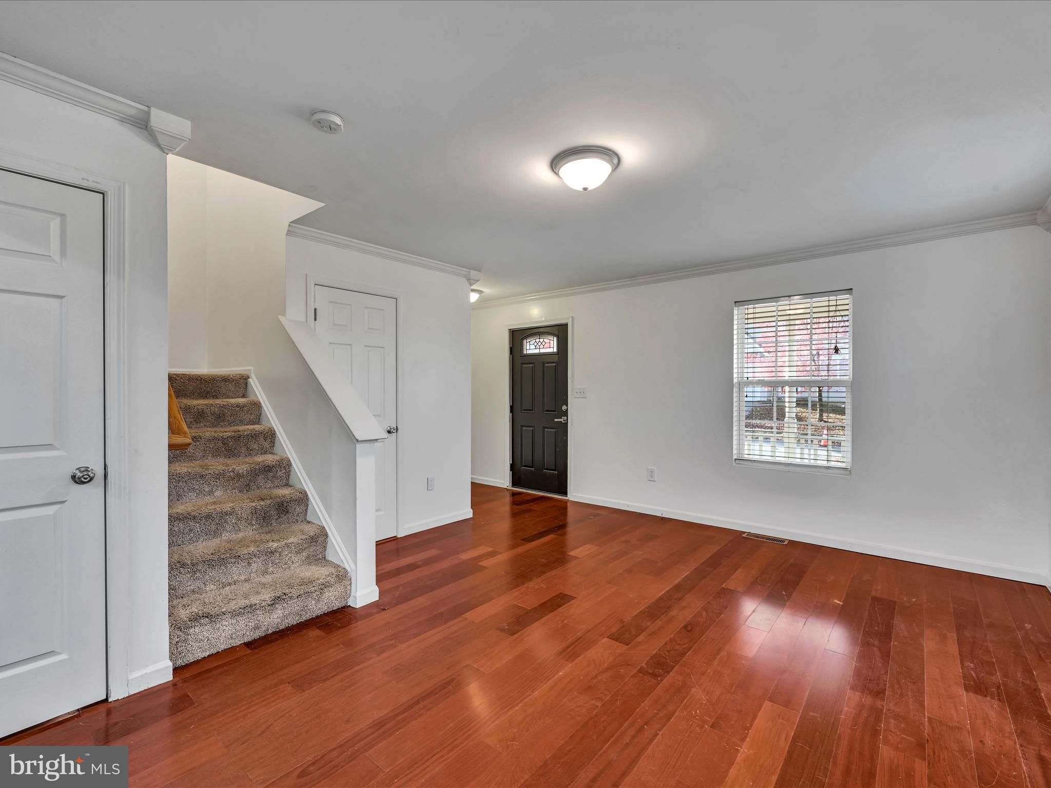 HAMPTON WOODS - Residential