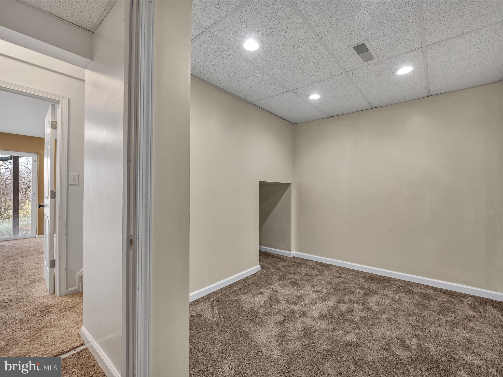 HAMPTON WOODS - Residential