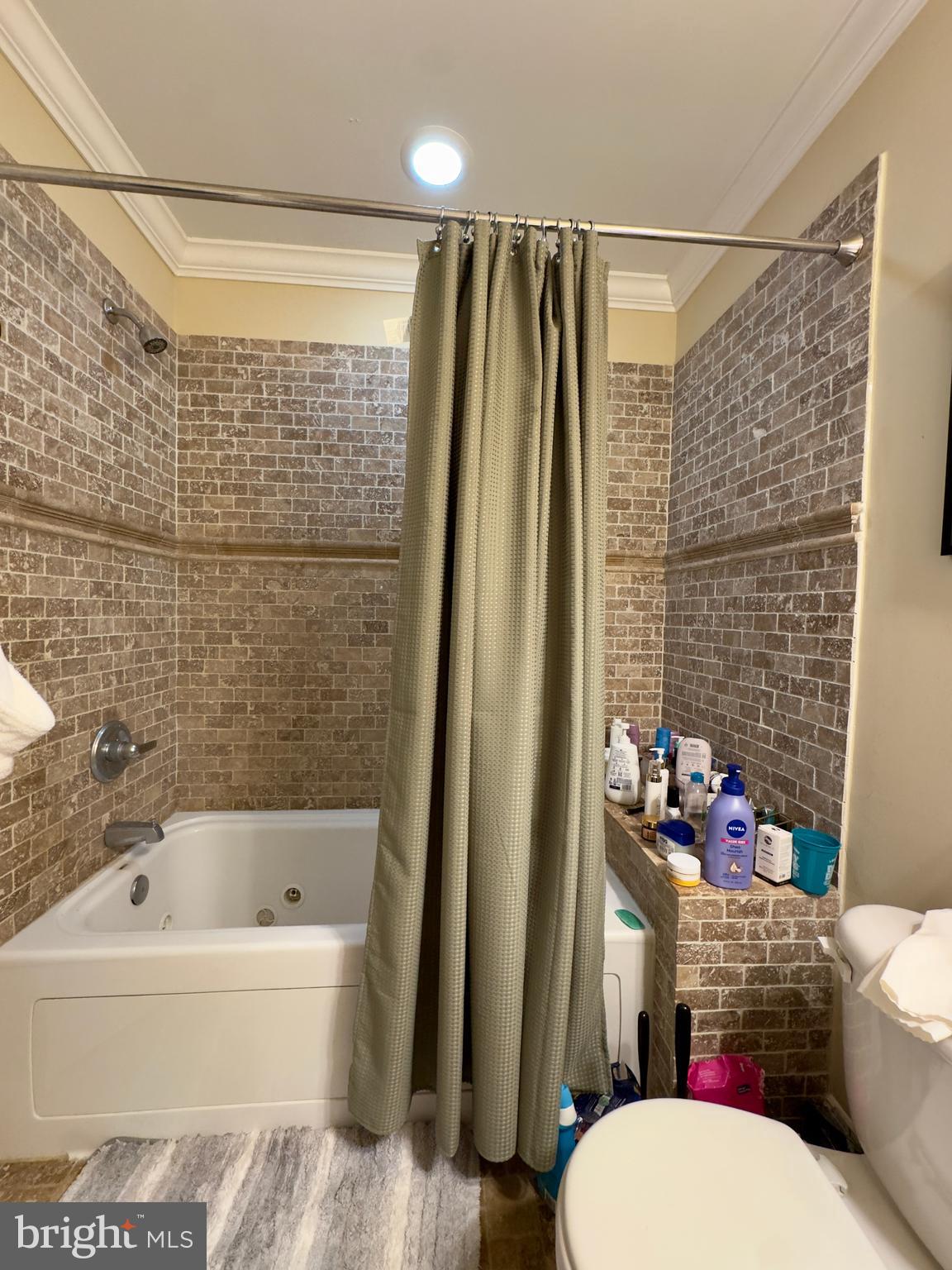 BUTCHERS HILL - Residential Lease