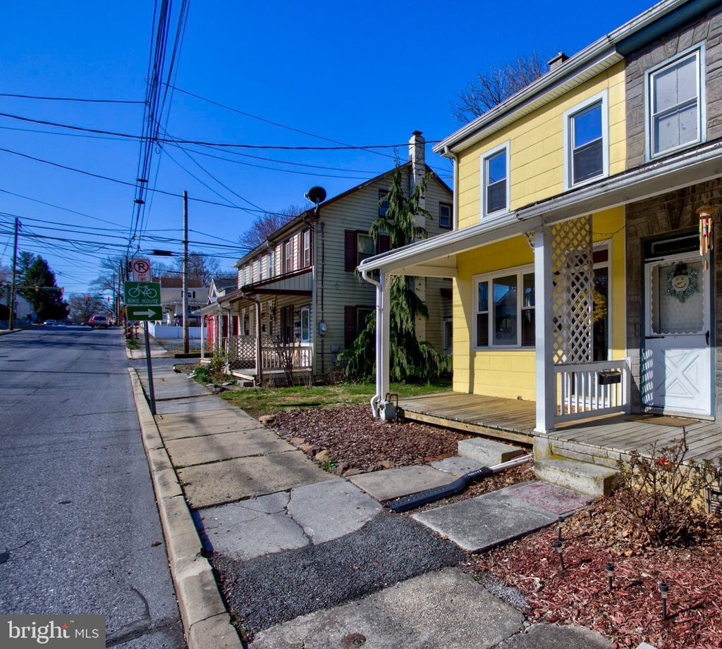 Photo of 20 N LOCUST ST, LITITZ, PA 17543 (MLS # PALA2032622)