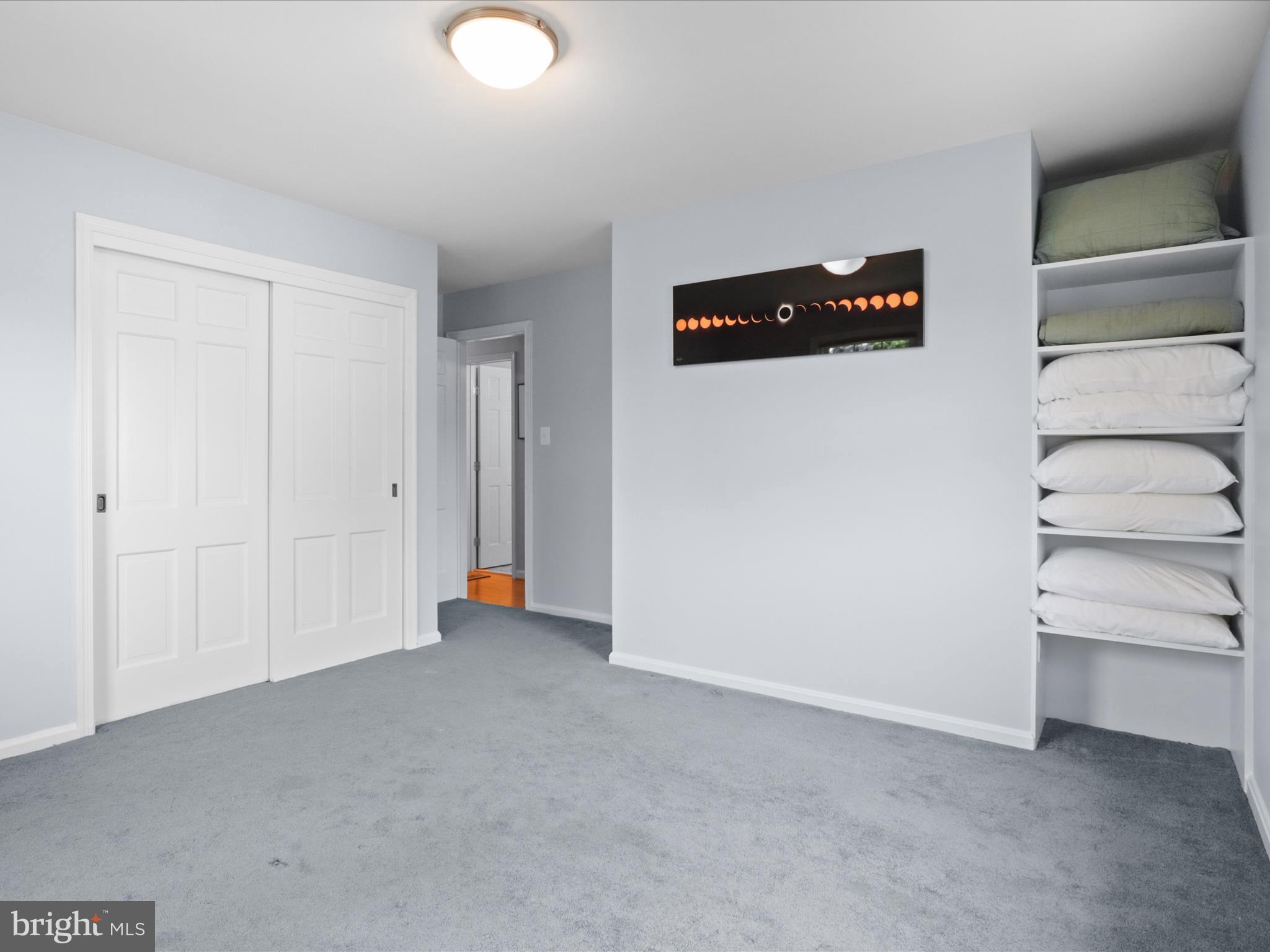 COUNTRY CLUB MANOR - Residential