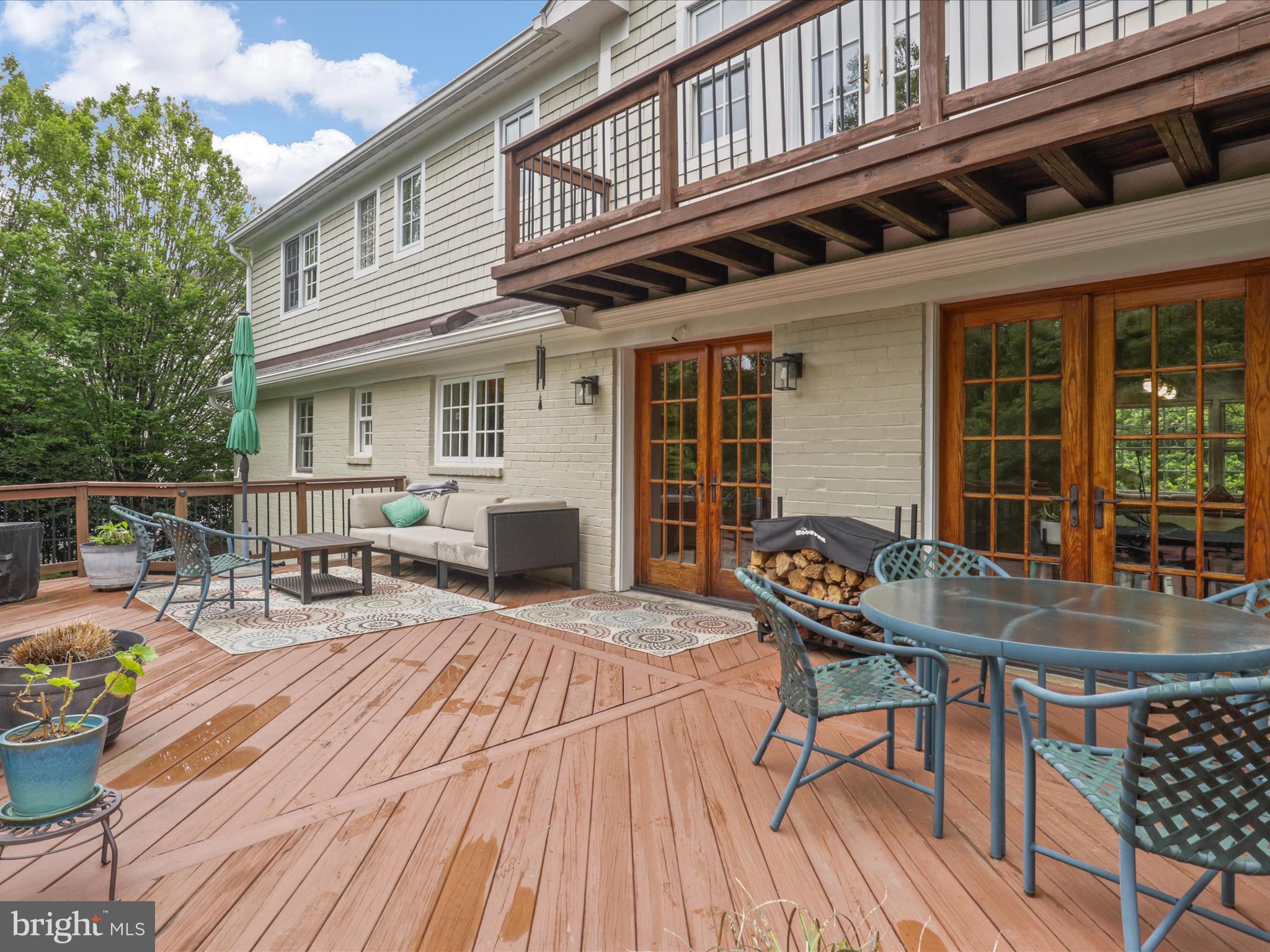 COUNTRY CLUB MANOR - Residential