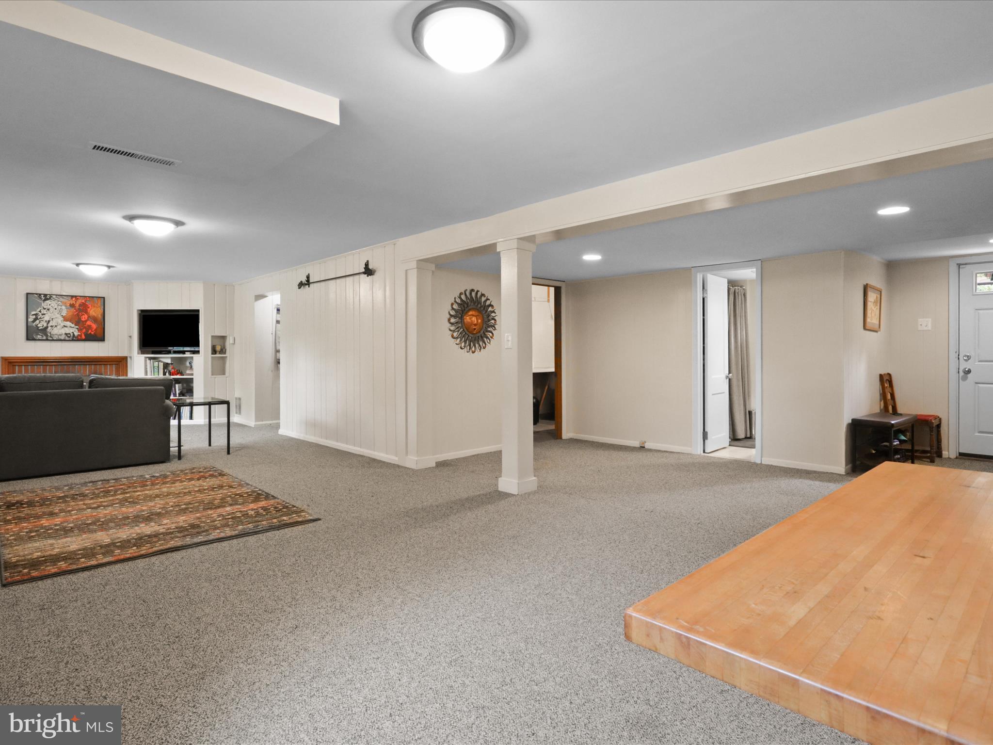 COUNTRY CLUB MANOR - Residential