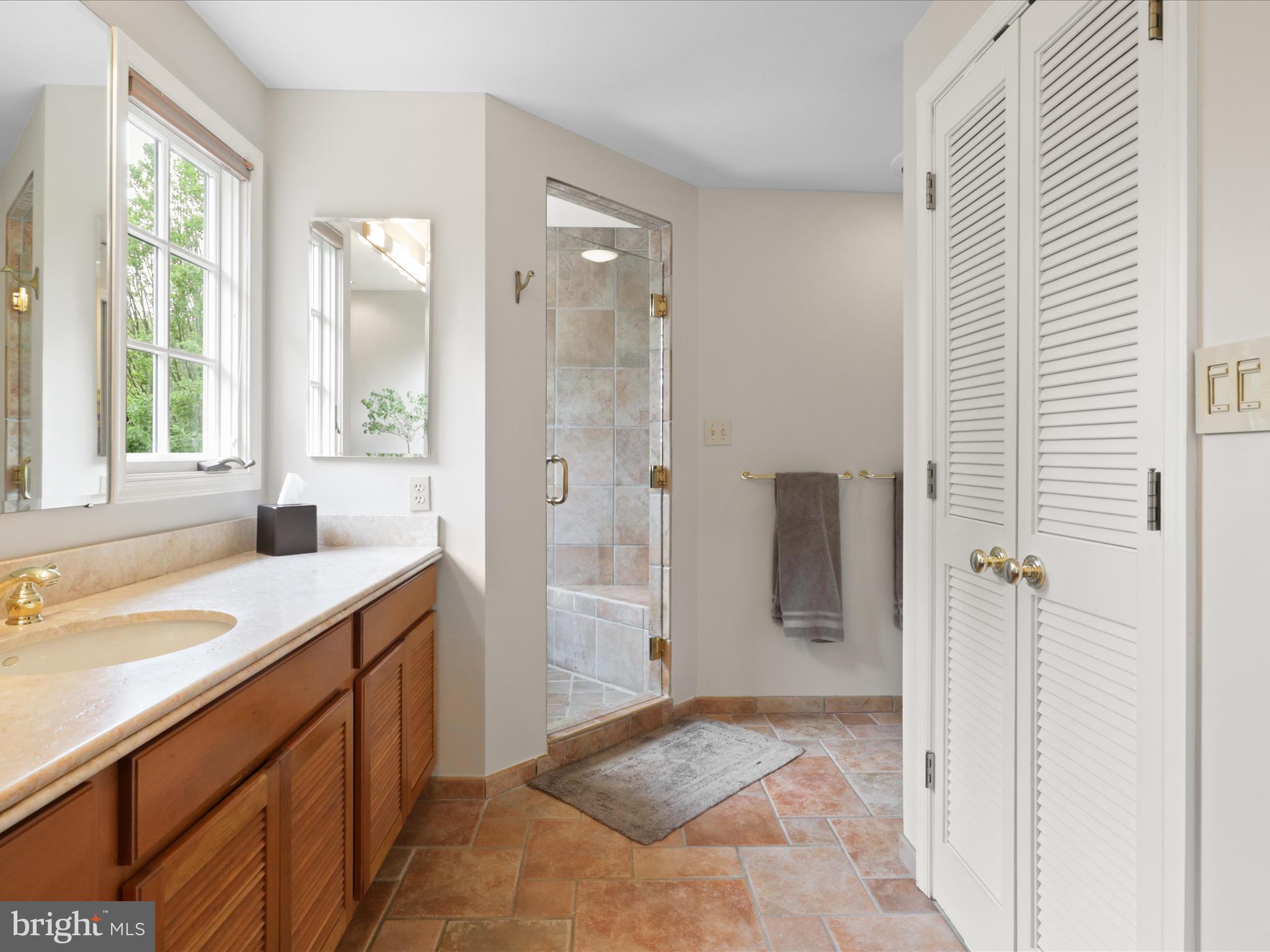 COUNTRY CLUB MANOR - Residential