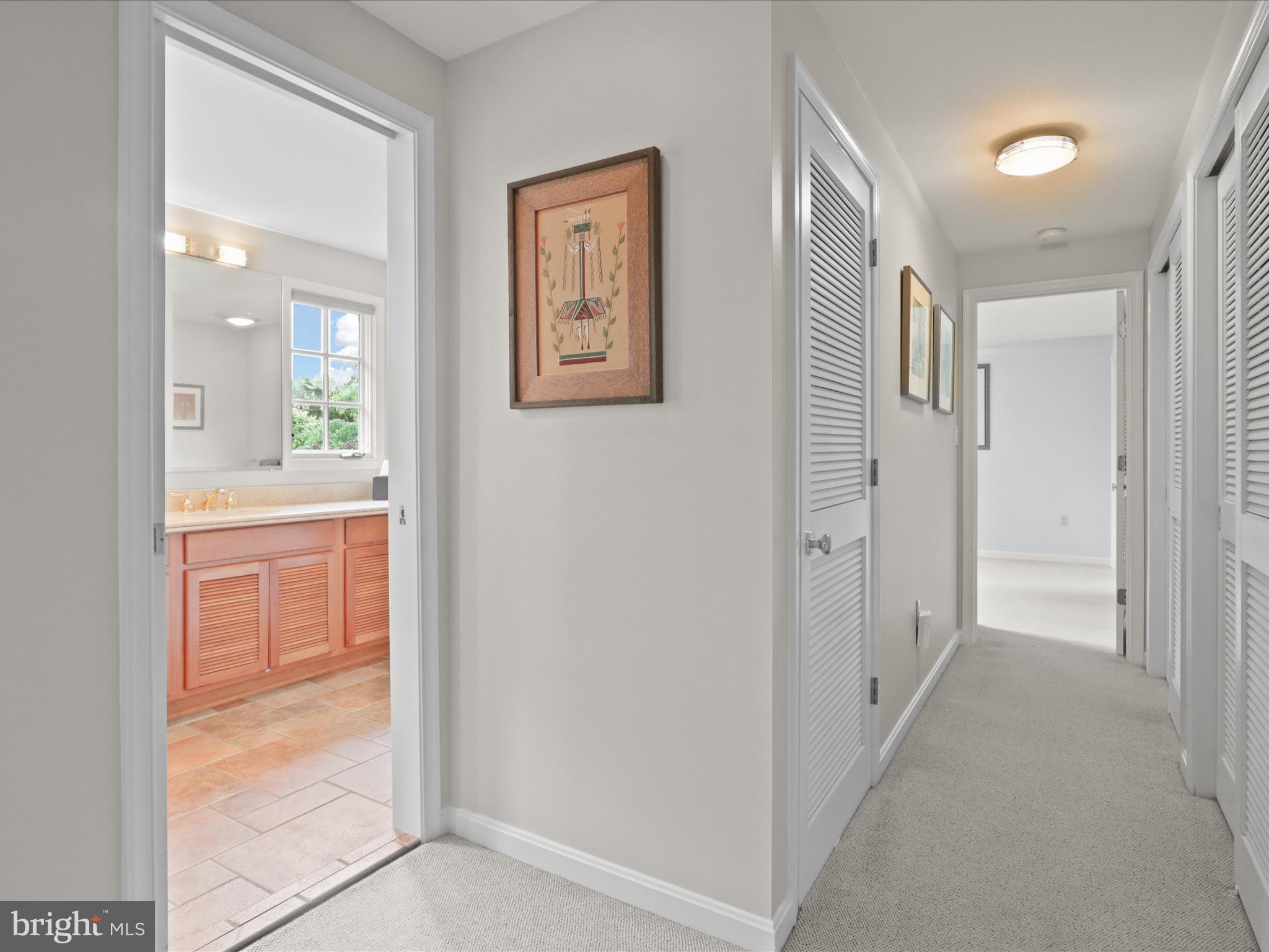 COUNTRY CLUB MANOR - Residential