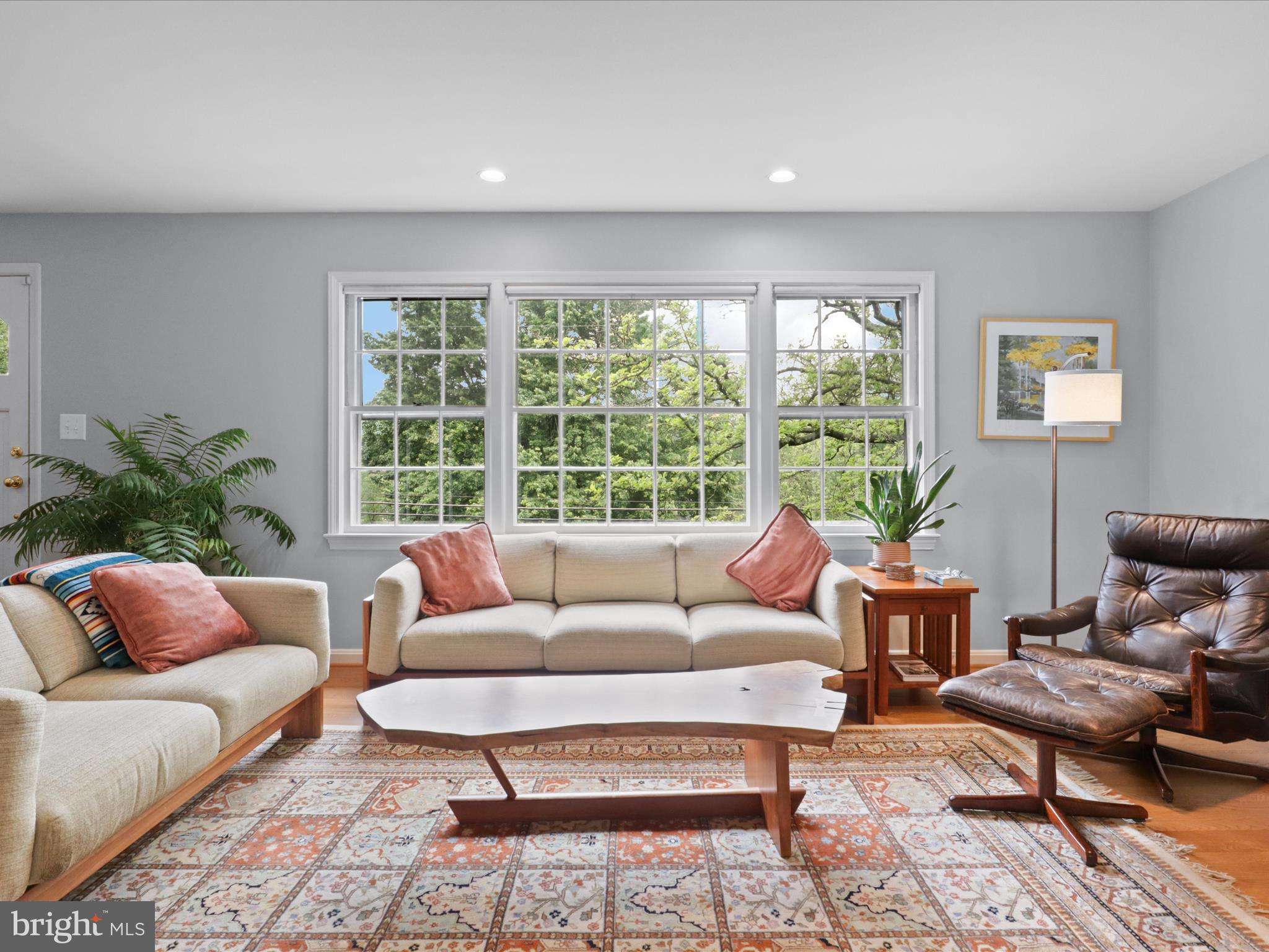 COUNTRY CLUB MANOR - Residential