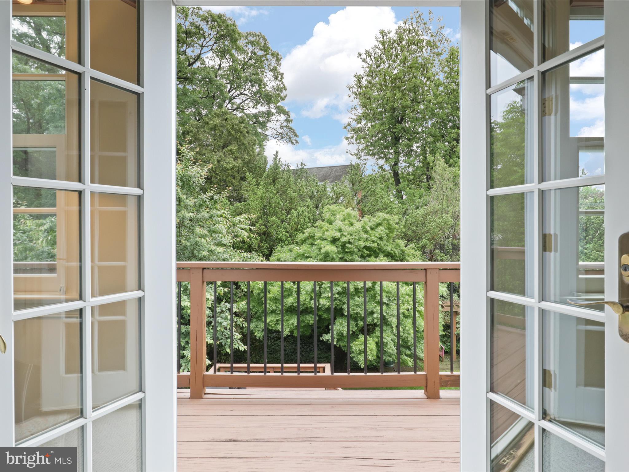 COUNTRY CLUB MANOR - Residential