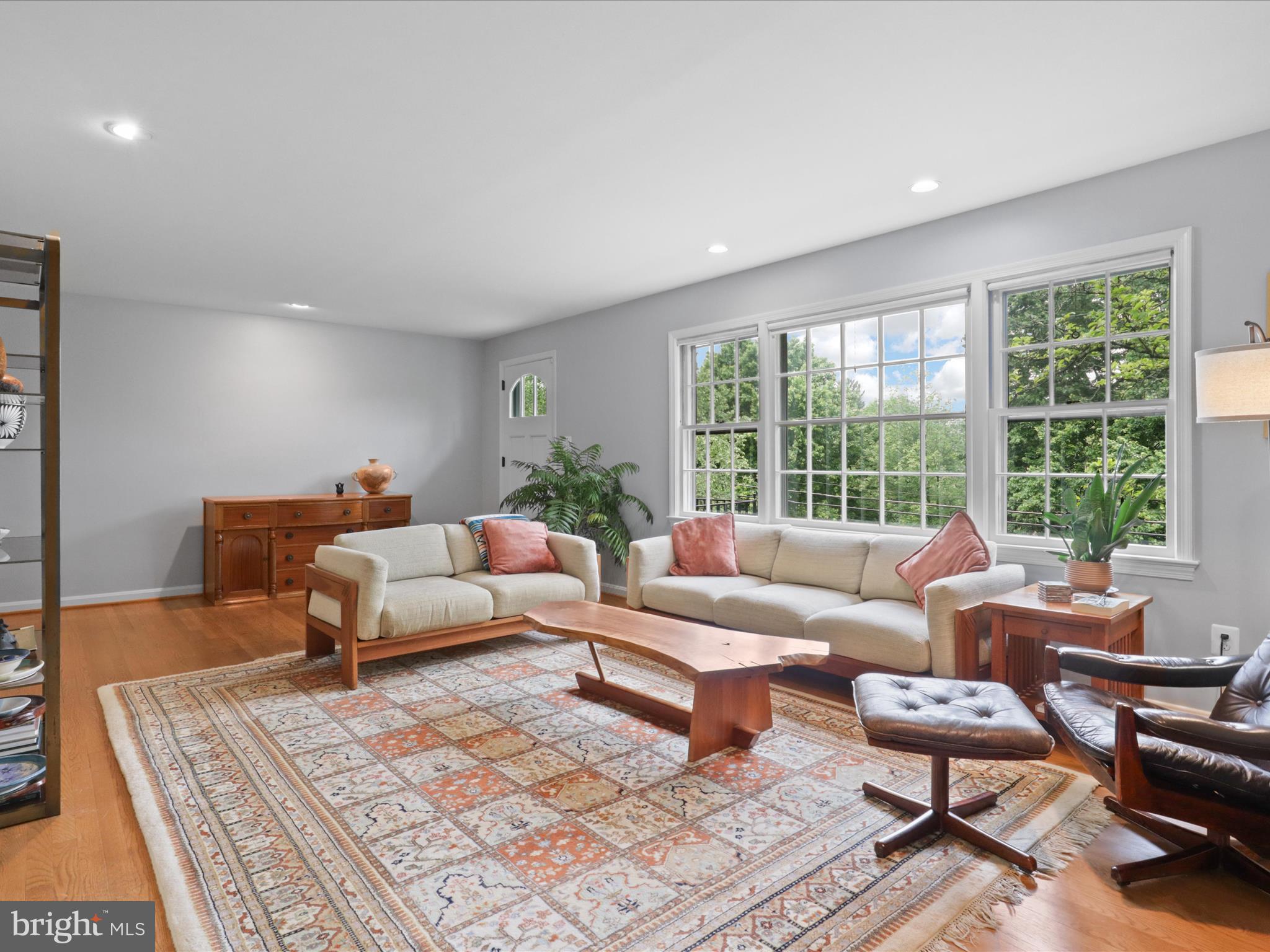 COUNTRY CLUB MANOR - Residential