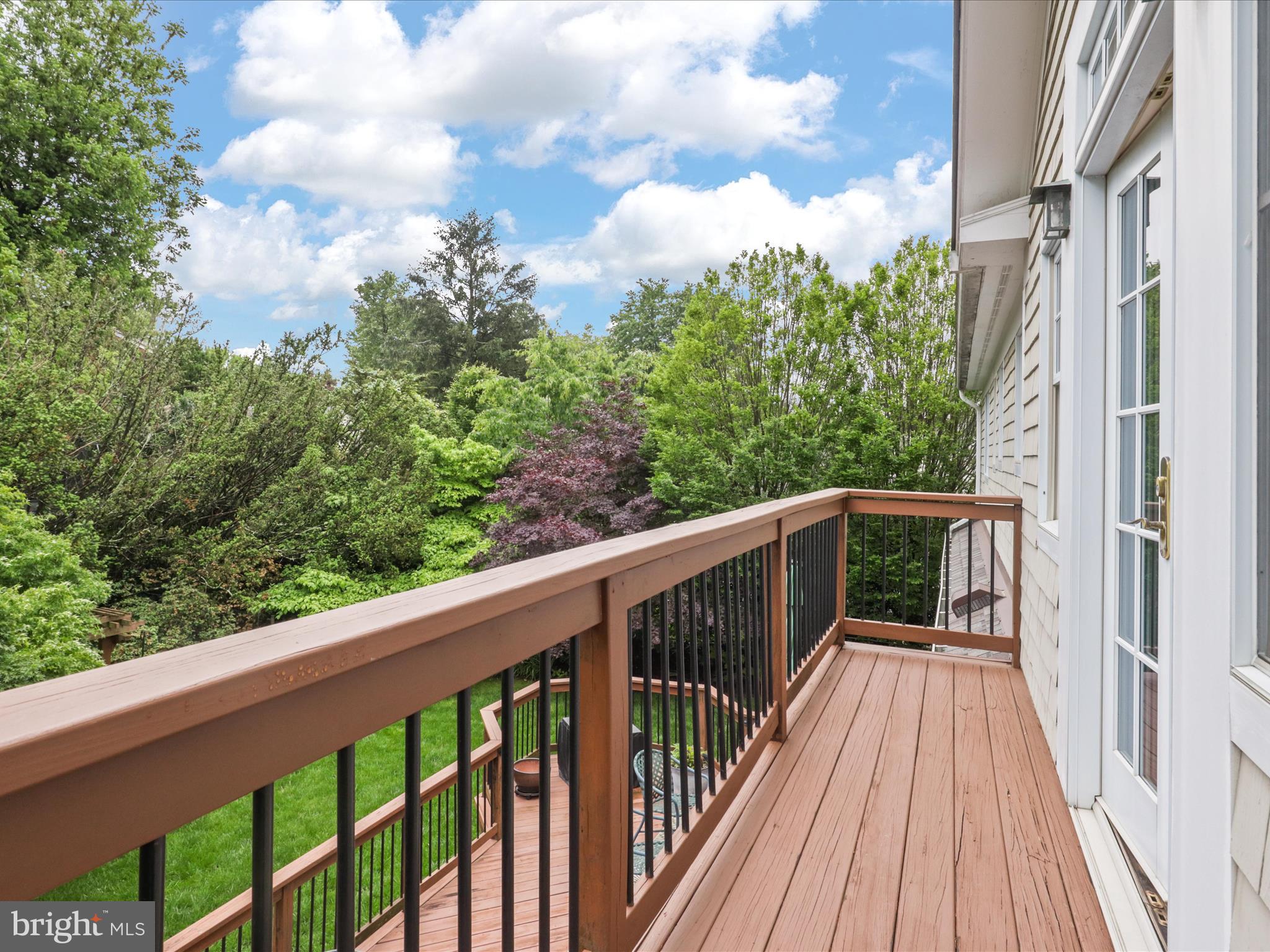 COUNTRY CLUB MANOR - Residential