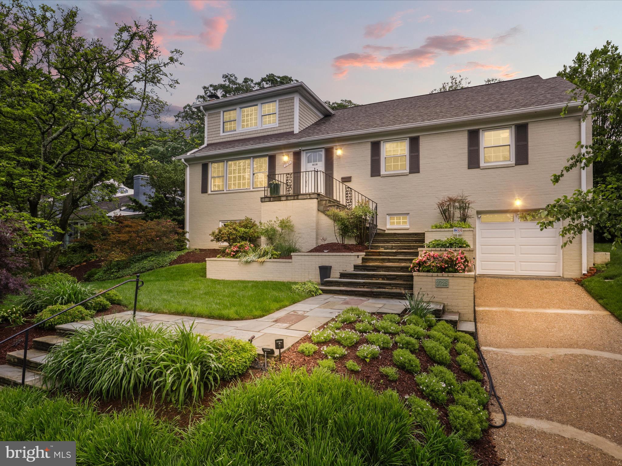 COUNTRY CLUB MANOR - Residential