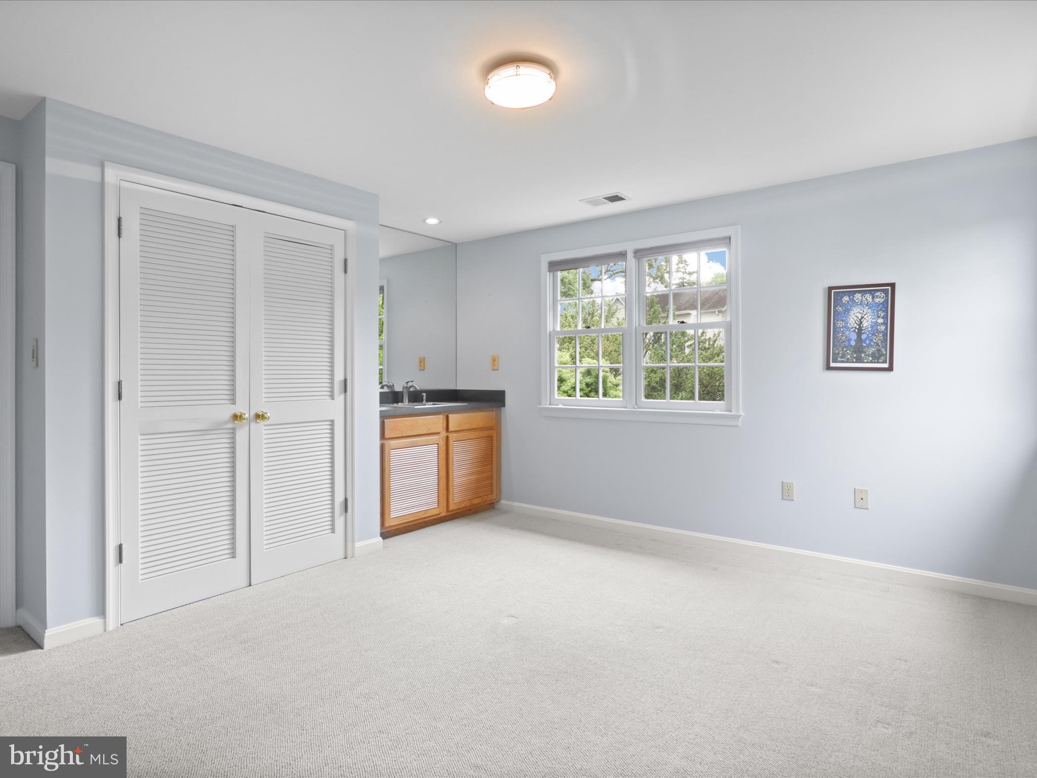 COUNTRY CLUB MANOR - Residential