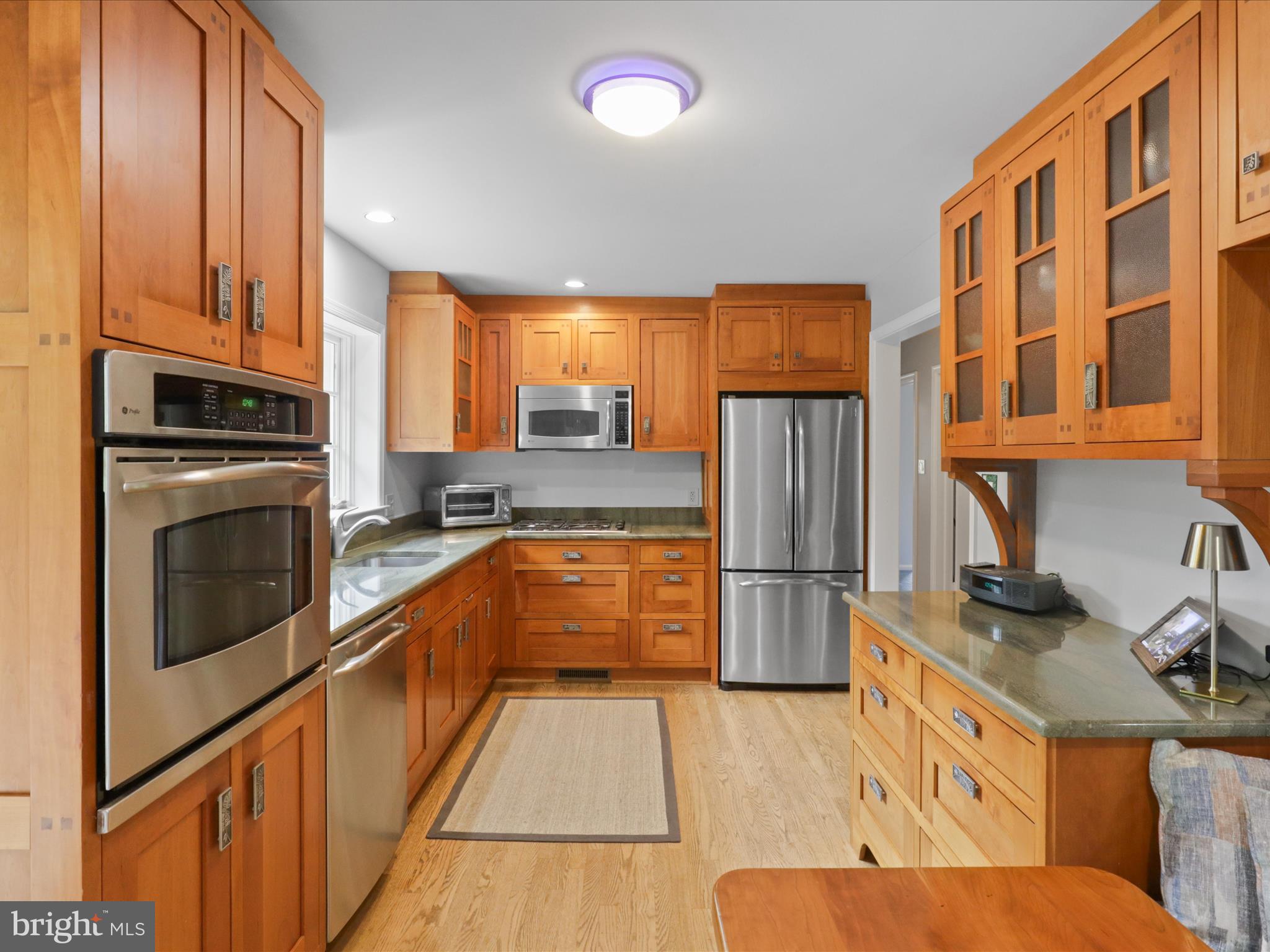 COUNTRY CLUB MANOR - Residential