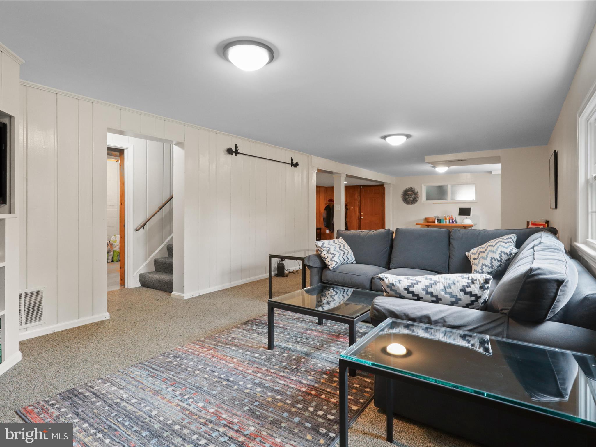 COUNTRY CLUB MANOR - Residential